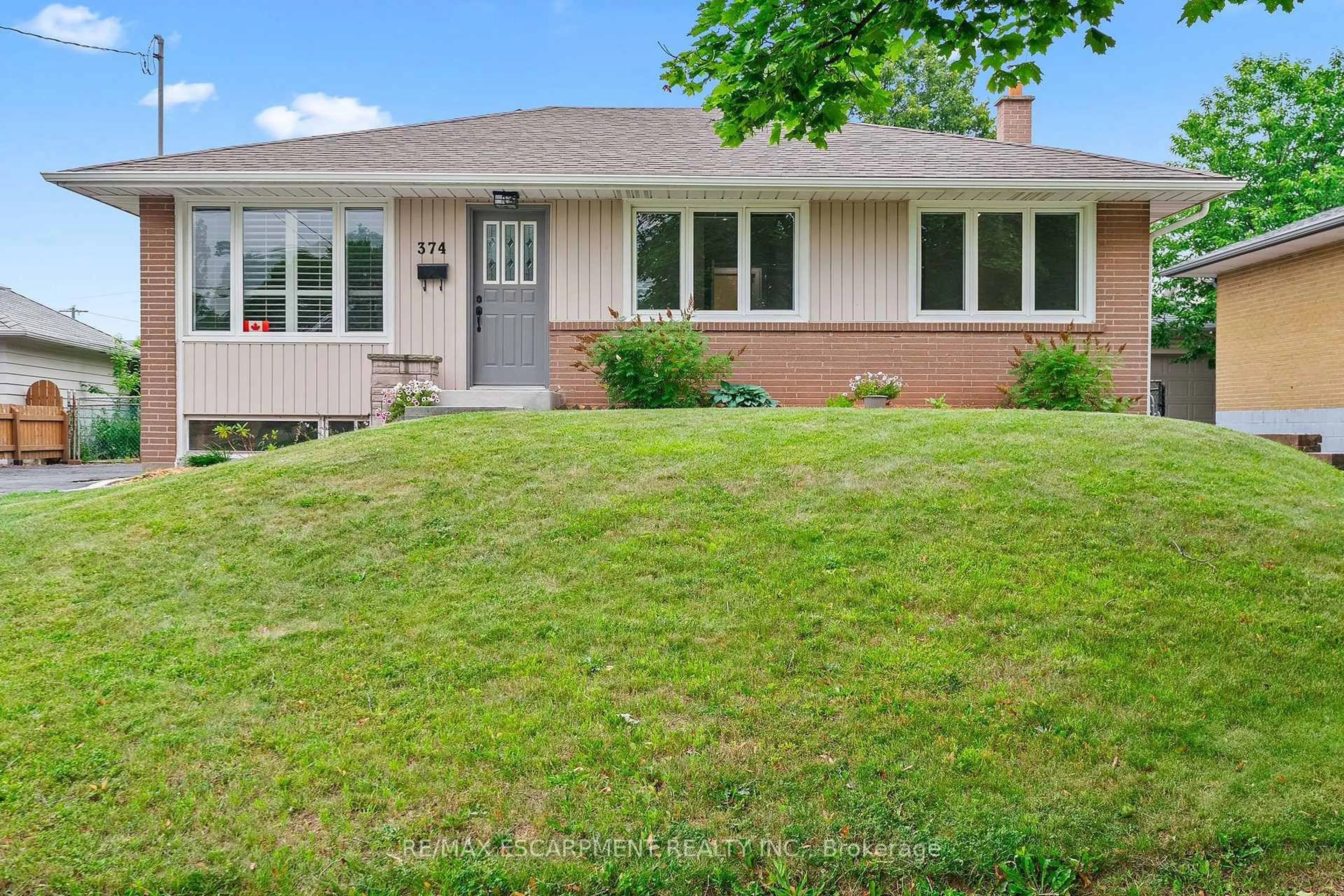 Home with brick exterior material, street for 374 ST. AUGUSTINE Dr, Oakville Ontario L6K 3E9