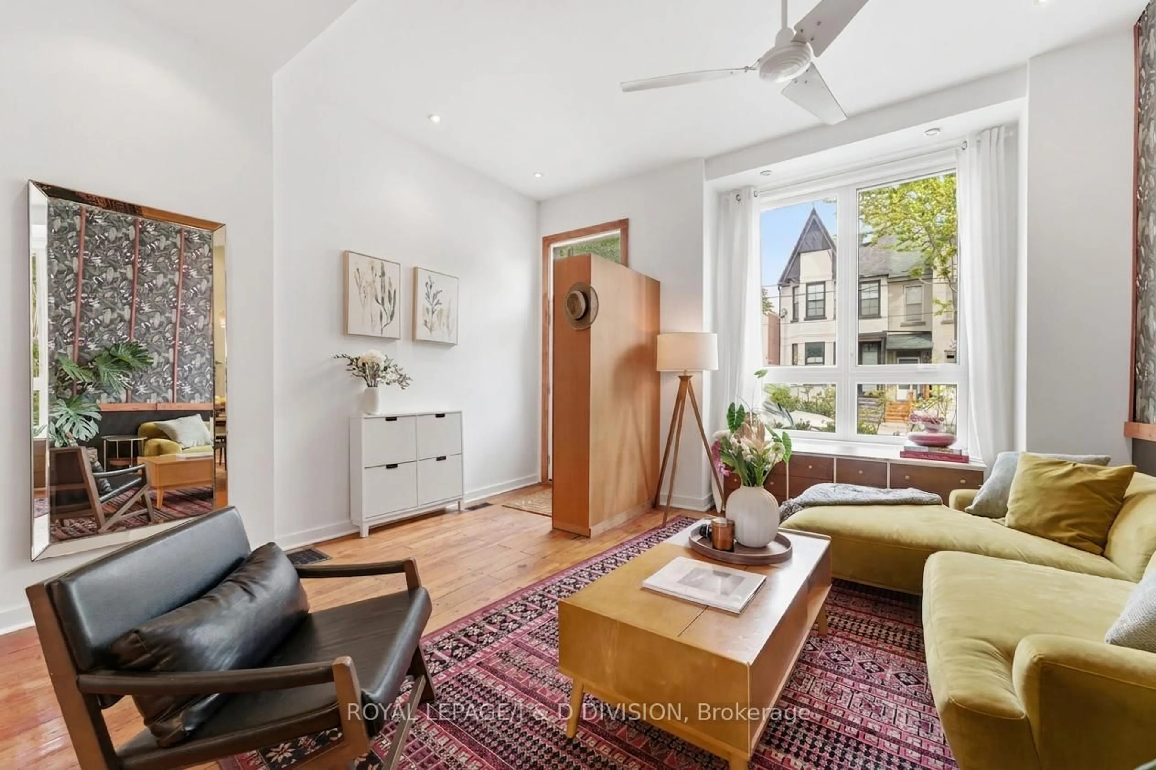Living room with furniture, unknown for 41 Noble St, Toronto Ontario M6K 2C7