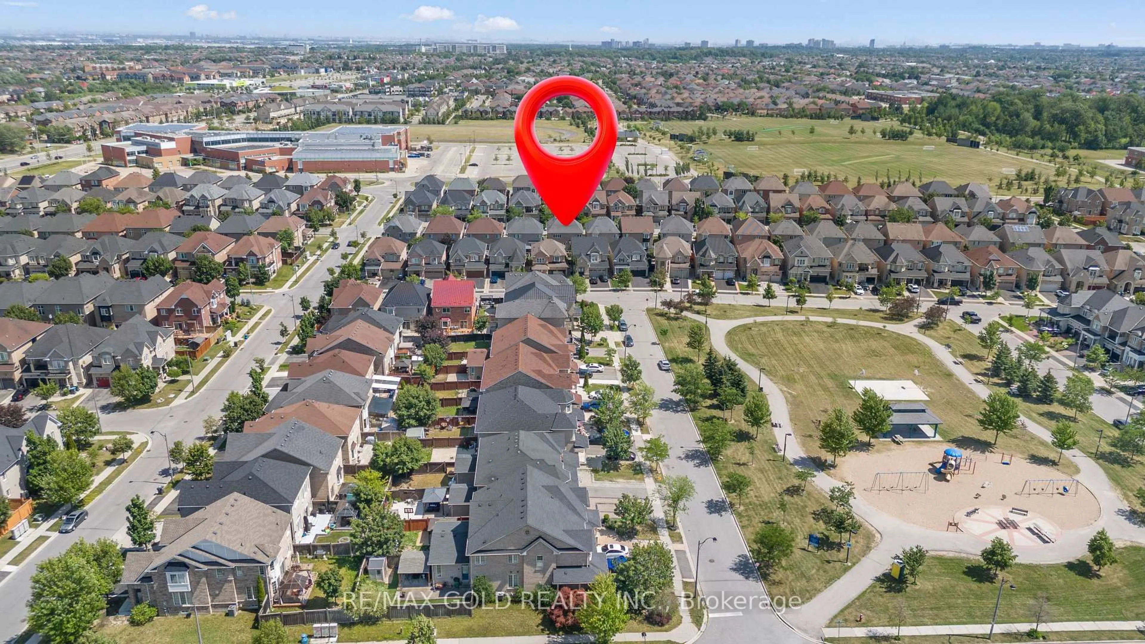 A pic from outside/outdoor area/front of a property/back of a property/a pic from drone, street for 99 Watsonbrook Dr, Brampton Ontario L6R 0R5