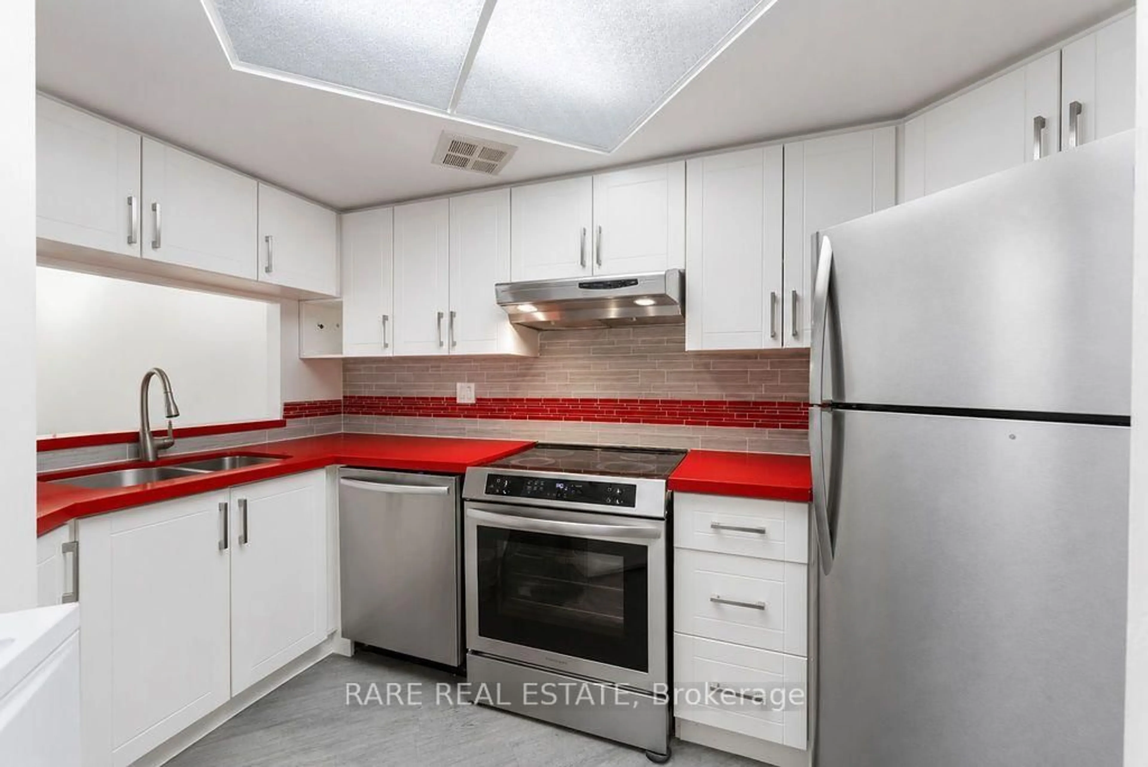 Standard kitchen, unknown for 250 Webb Dr #513, Mississauga Ontario L5B 3Z4