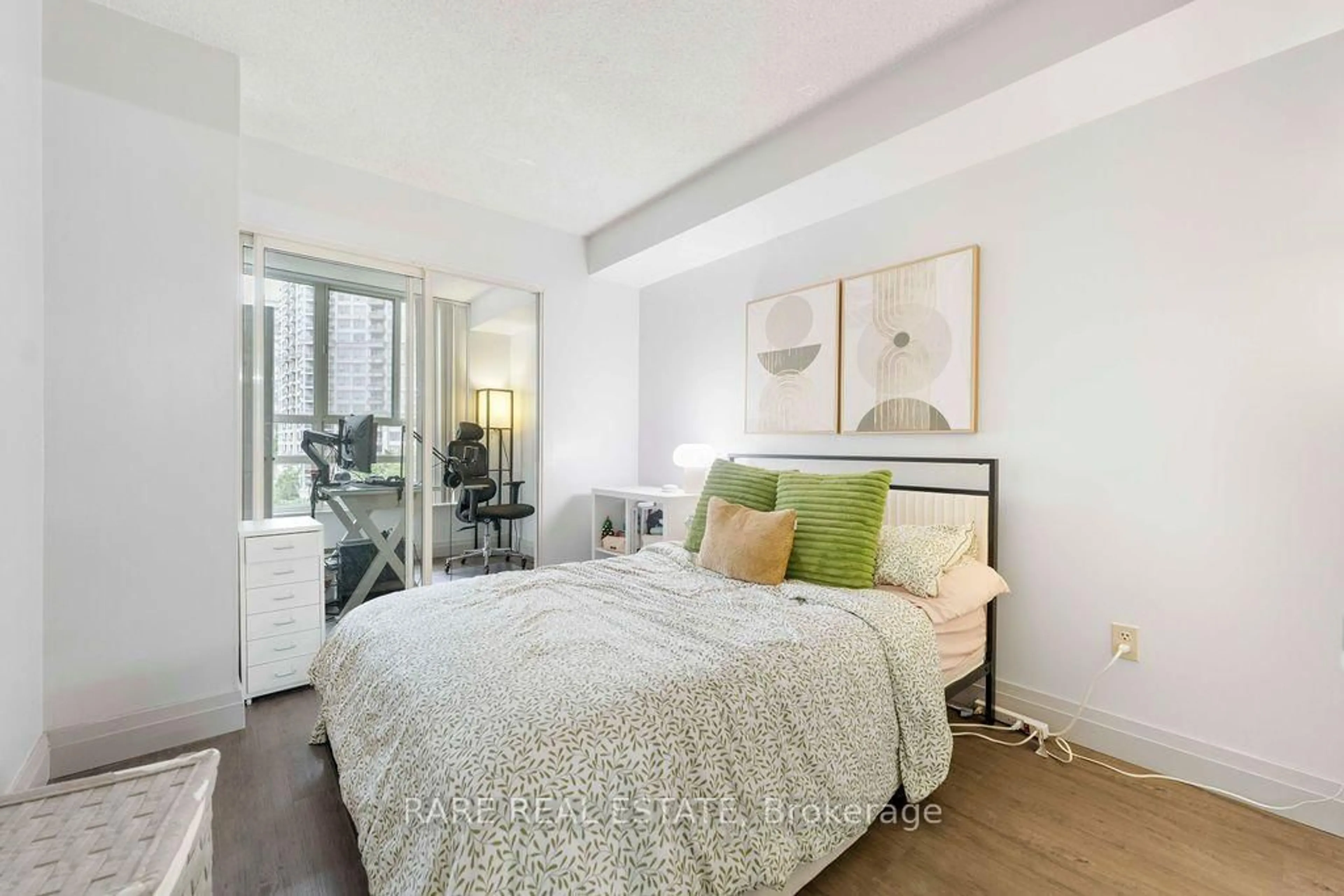 Bedroom with bed, unknown for 250 Webb Dr #513, Mississauga Ontario L5B 3Z4