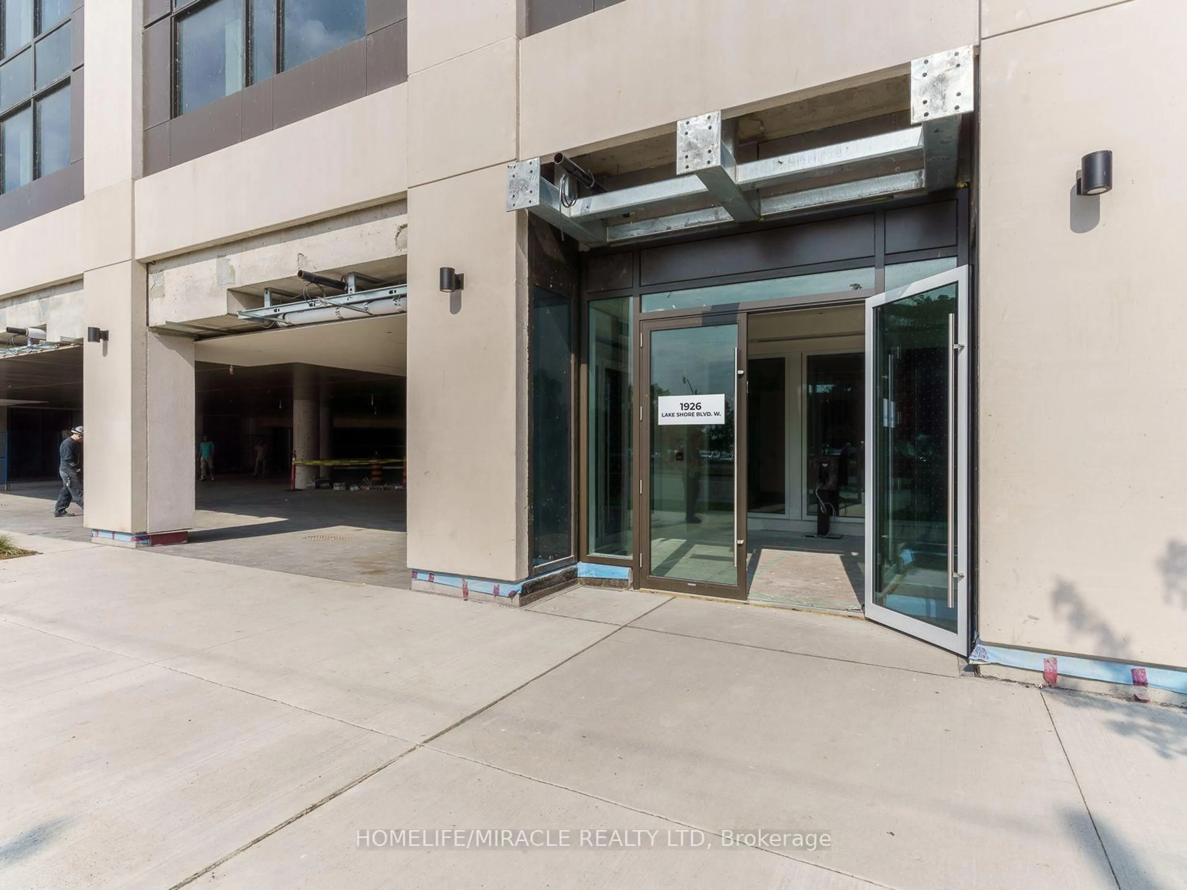 Indoor foyer for 1926 Lakeshore Blvd #1701, Toronto Ontario M6S 1A1