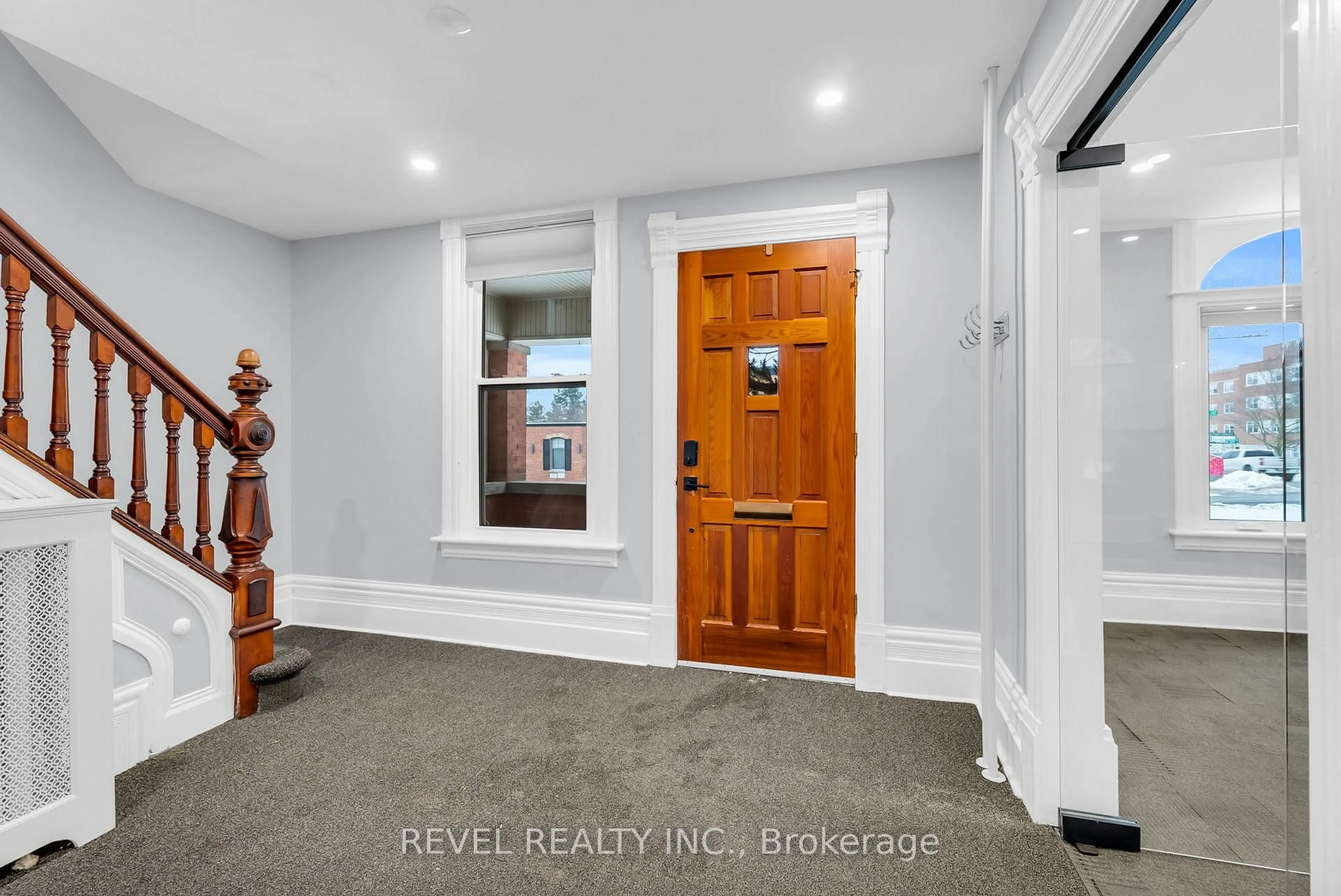 Indoor entryway for 1 Third Ave, Orangeville Ontario L9W 1G8