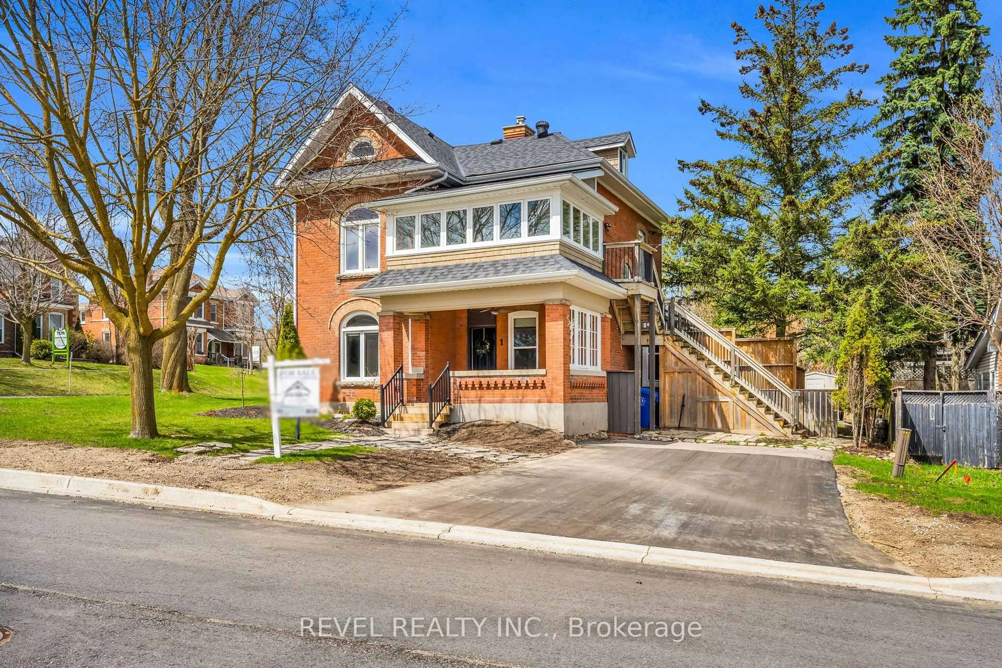 Home with brick exterior material, street for 1 Third Ave, Orangeville Ontario L9W 1G8
