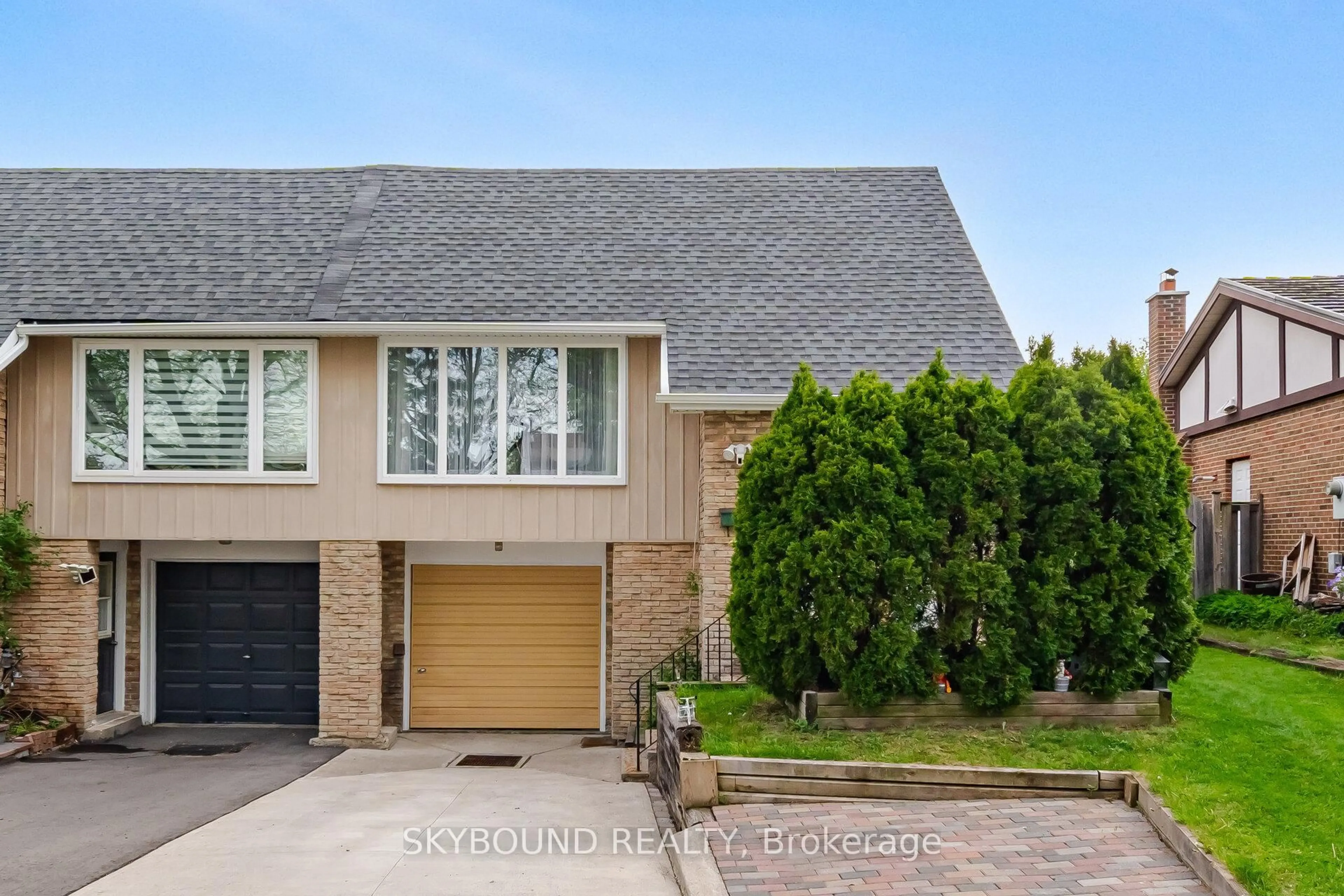 Home with brick exterior material, street for 7217 Fayette Circ, Mississauga Ontario L5N 1Y5