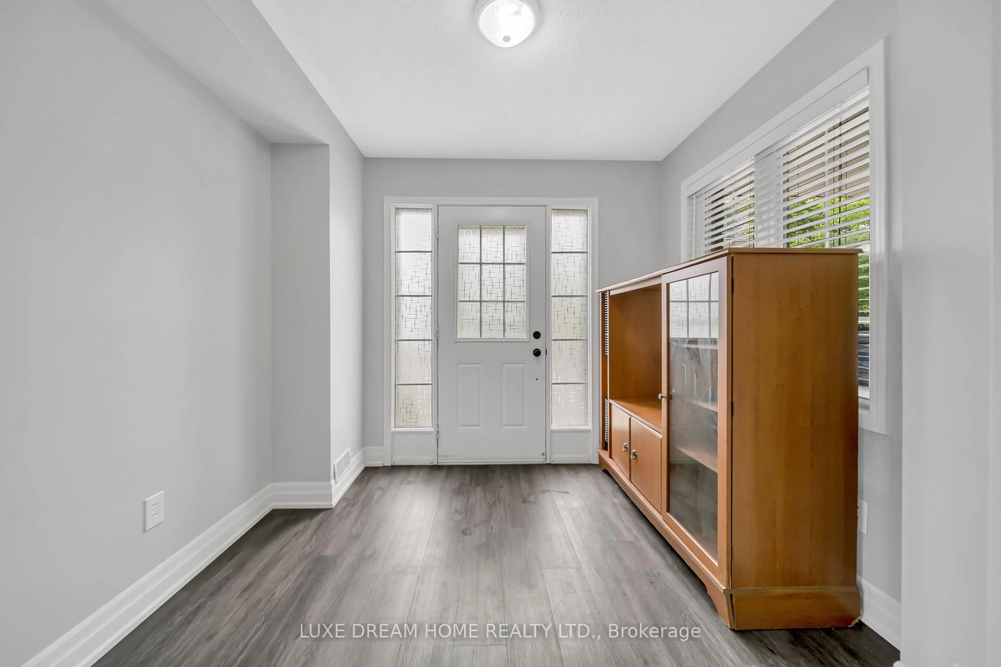 Indoor entryway for 620 Ferguson Dr #82, Milton Ontario L9T 0M8