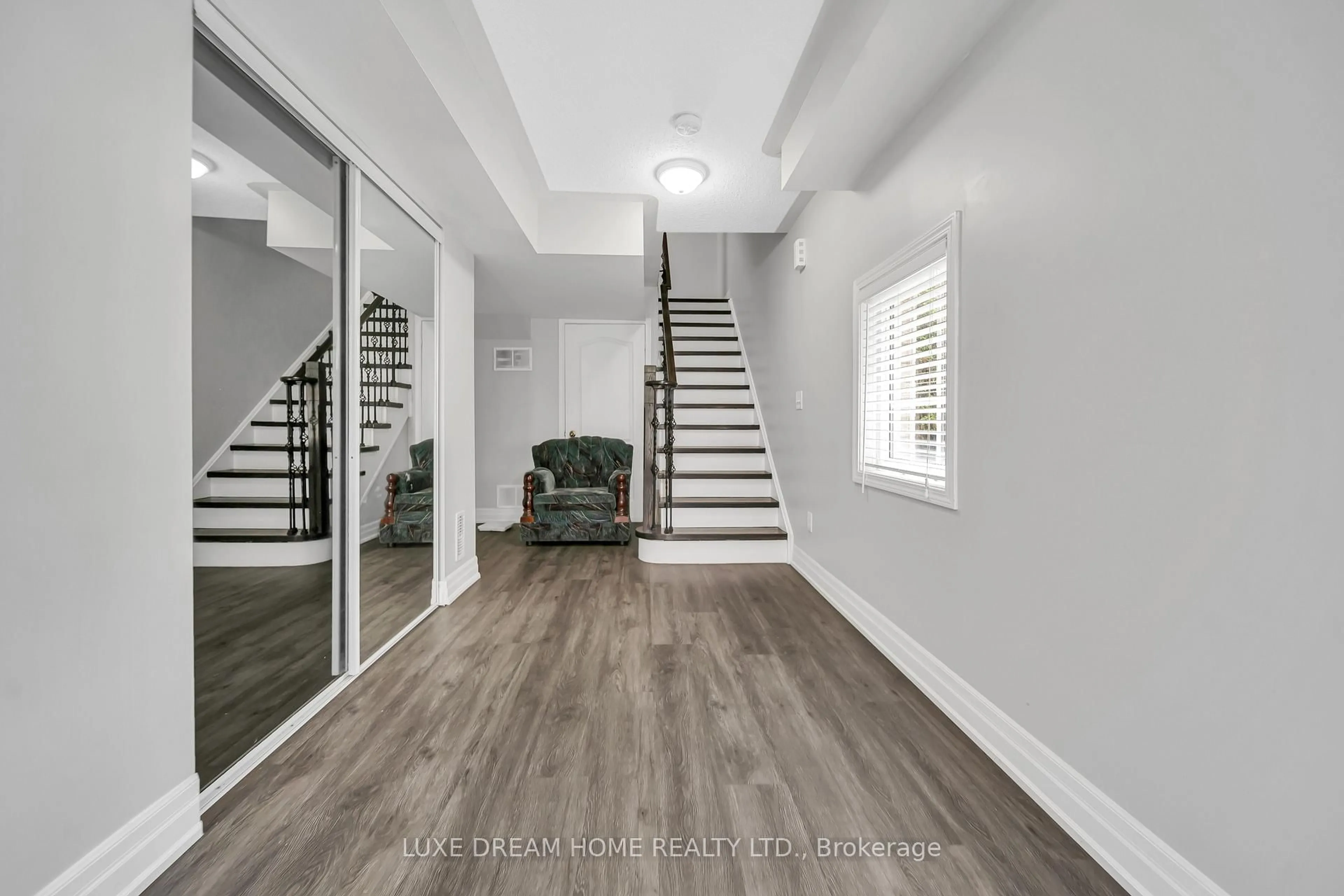Indoor entryway for 620 Ferguson Dr #82, Milton Ontario L9T 0M8
