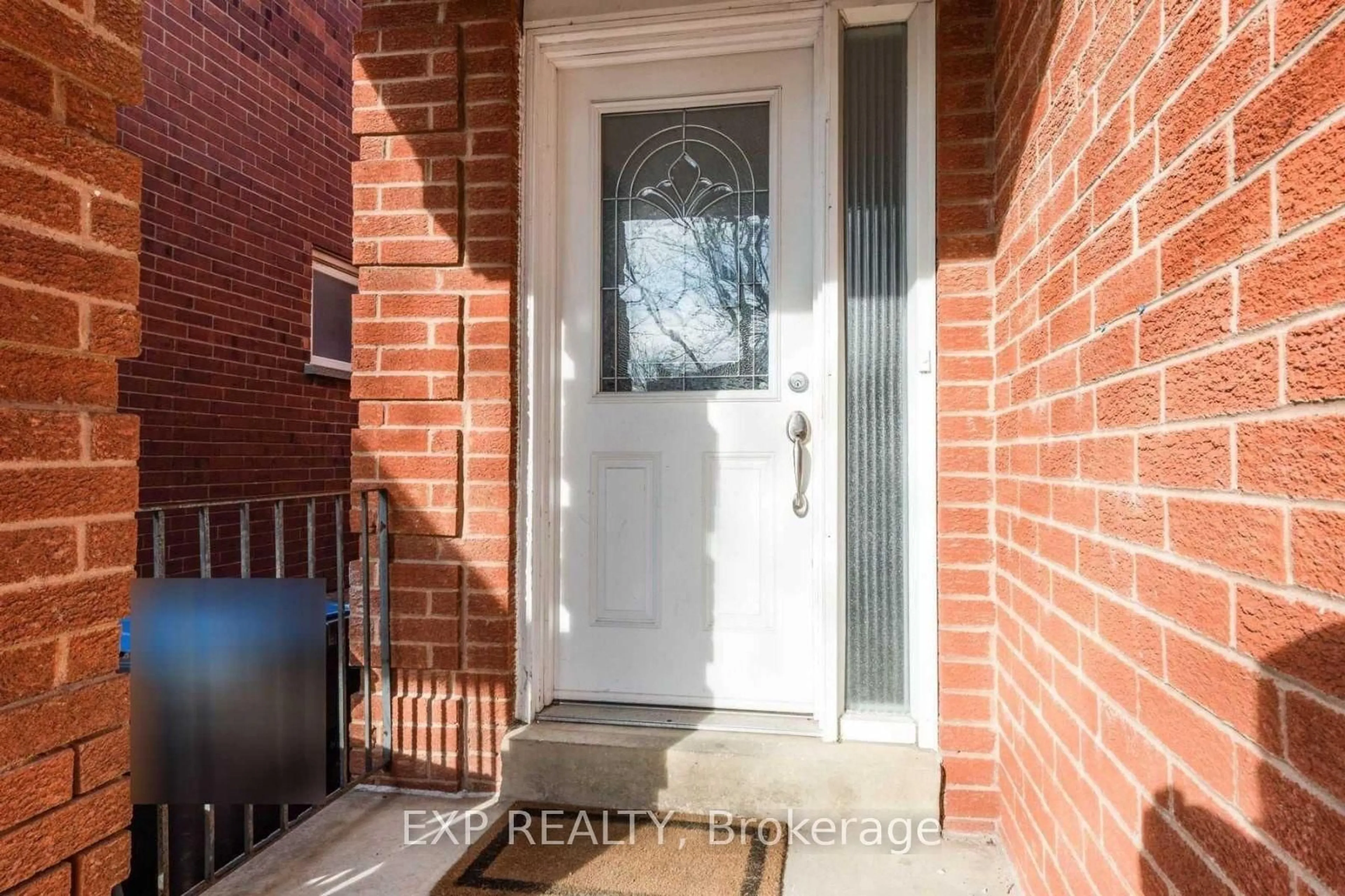 Indoor entryway for 3 Shenstone Ave, Brampton Ontario L6Z 2Y6