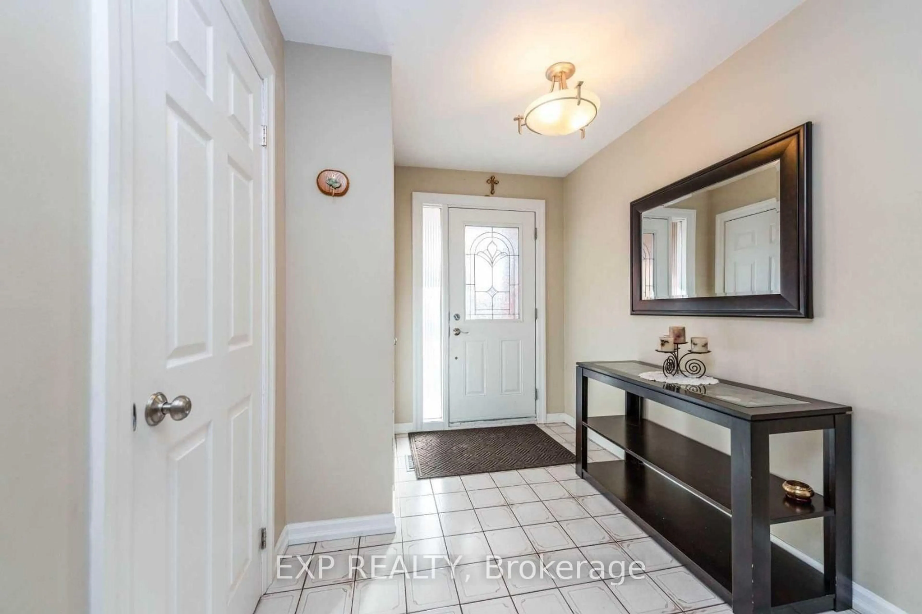 Indoor entryway for 3 Shenstone Ave, Brampton Ontario L6Z 2Y6