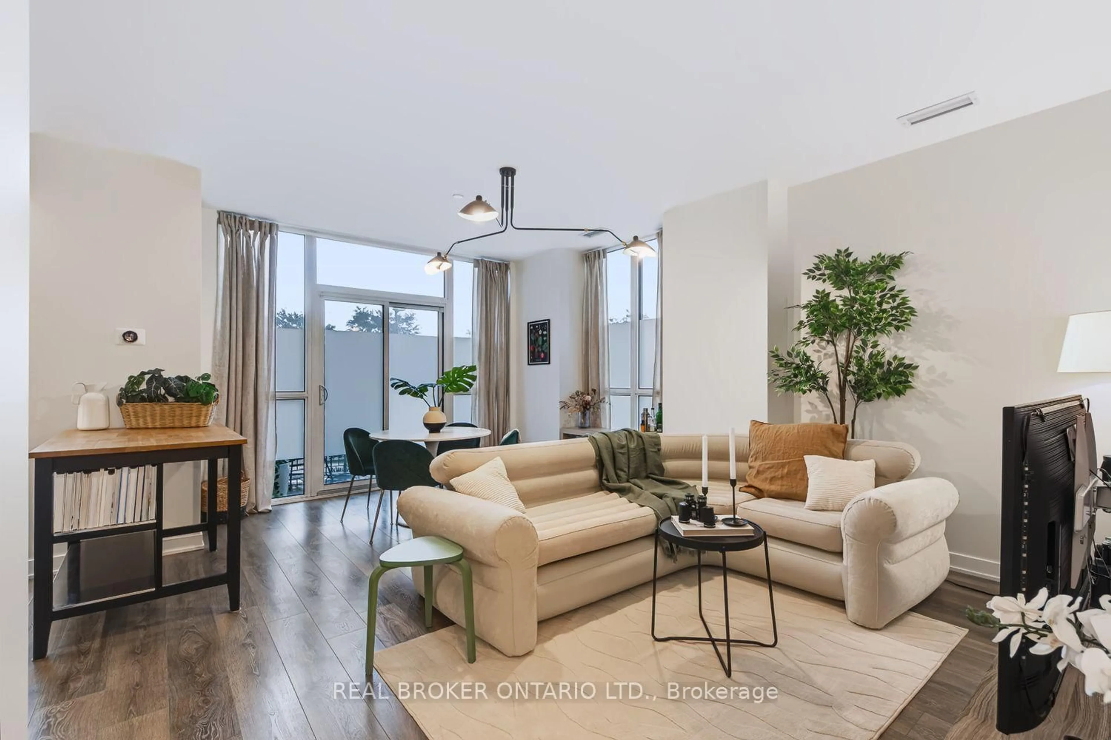 Living room with furniture, unknown for 4633 Glen Erin Dr #108, Mississauga Ontario L5M 7E1