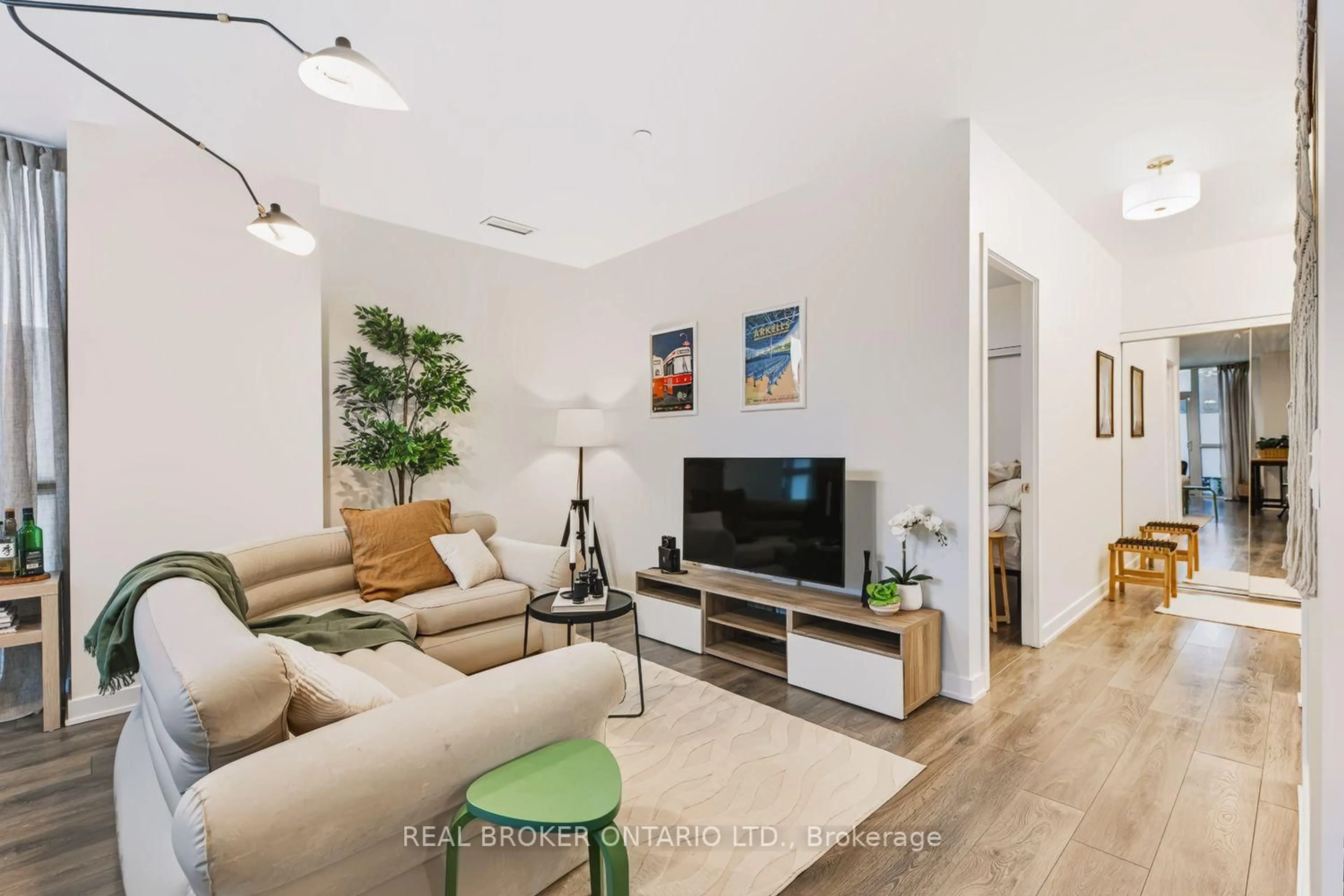 Living room with furniture, unknown for 4633 Glen Erin Dr #108, Mississauga Ontario L5M 7E1