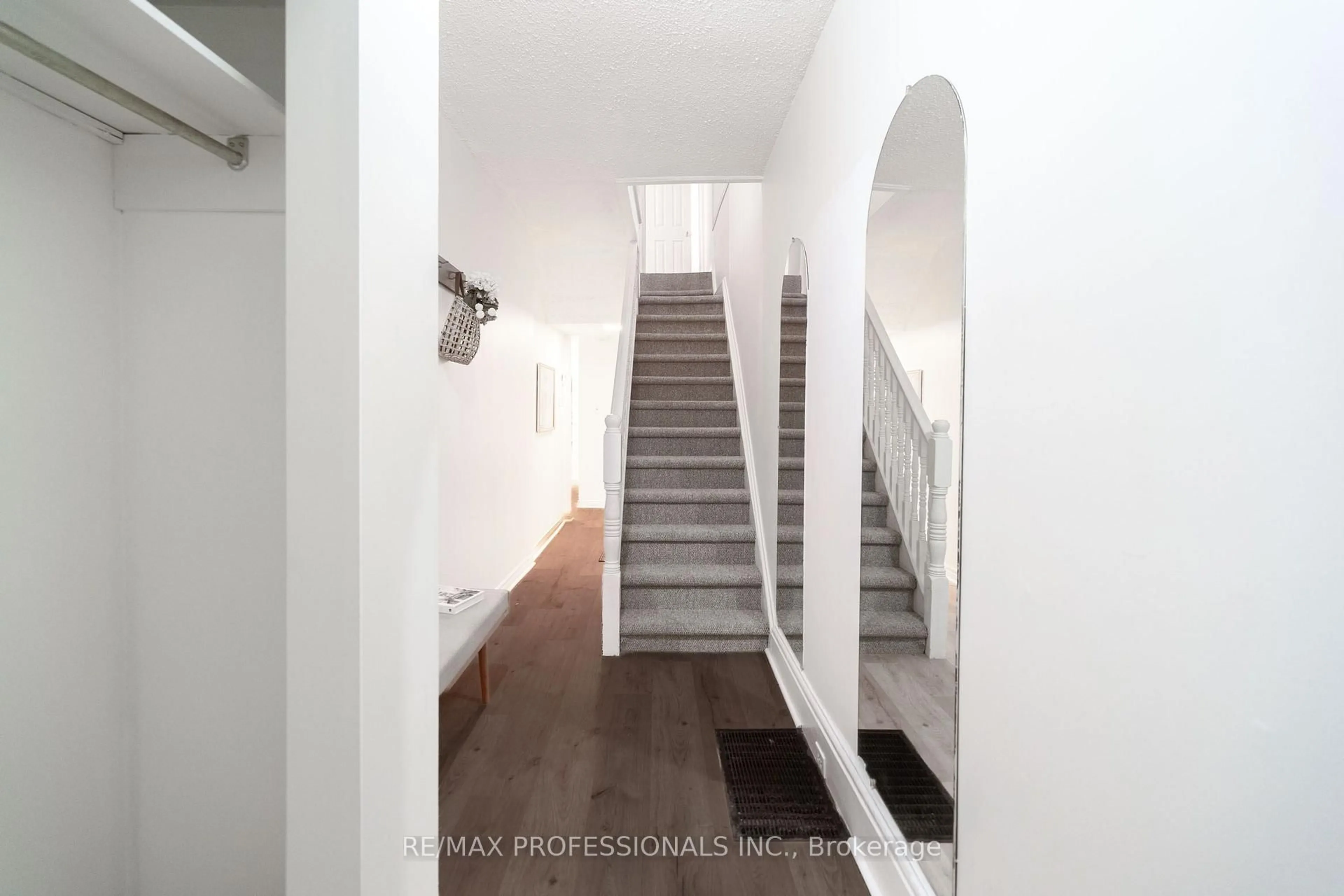 Stairs for 358 Pacific Ave, Toronto Ontario M6P 2R1