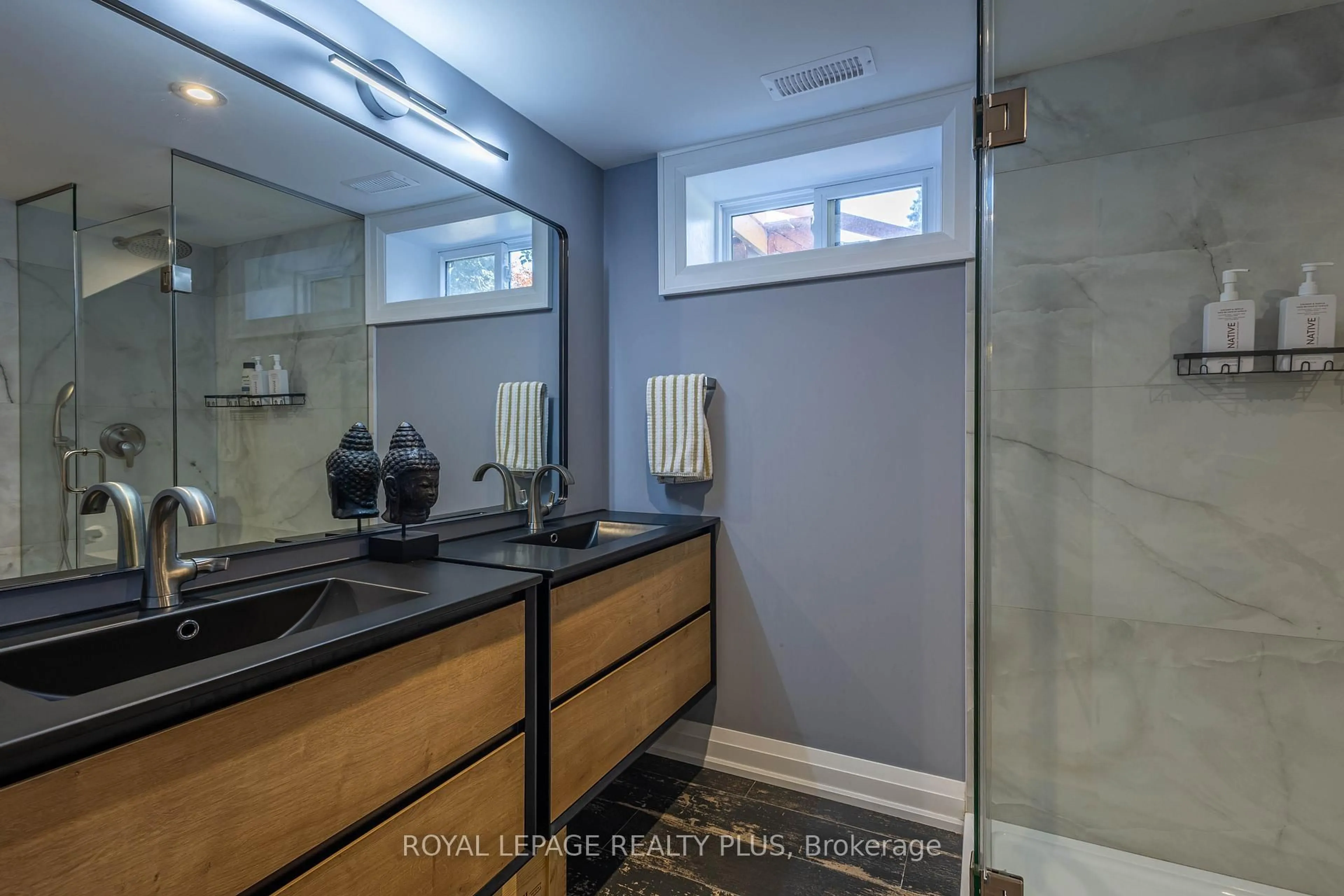 Contemporary bathroom, ceramic/tile floor for 884 Eagle Dr, Burlington Ontario L7T 3A4