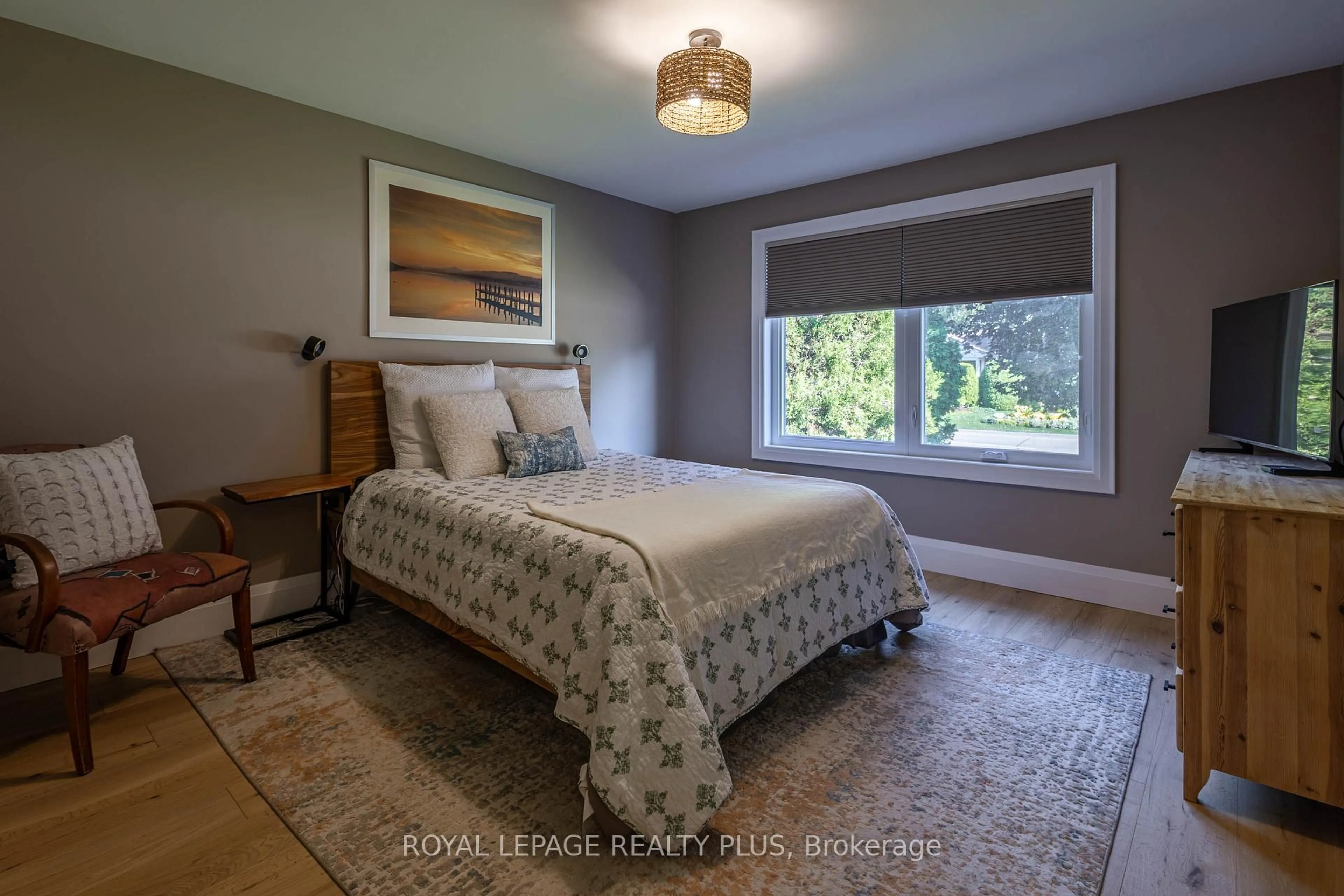 Bedroom with bed, unknown for 884 Eagle Dr, Burlington Ontario L7T 3A4