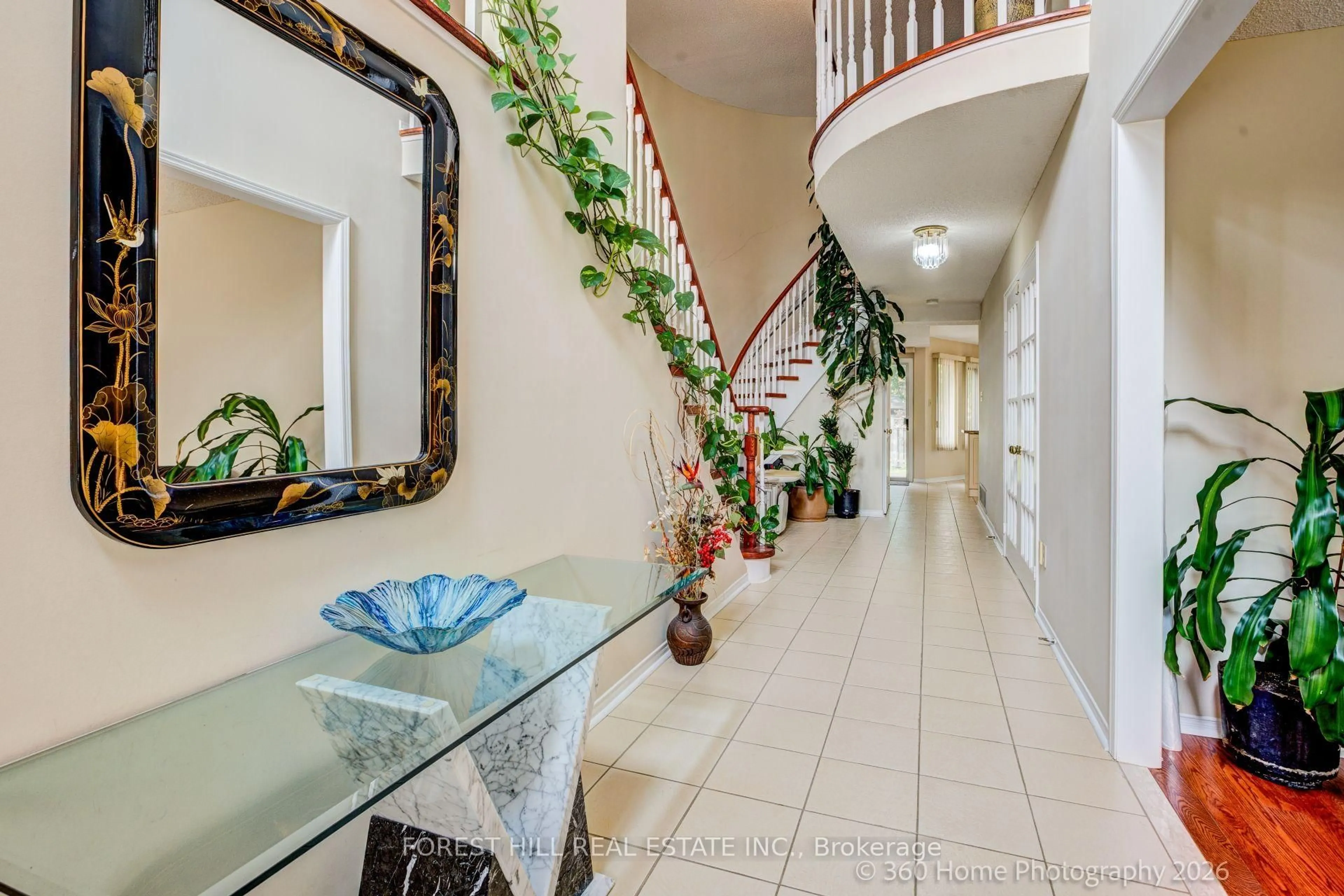 Indoor foyer for 3679 Loyalist Dr, Mississauga Ontario L5L 4S9