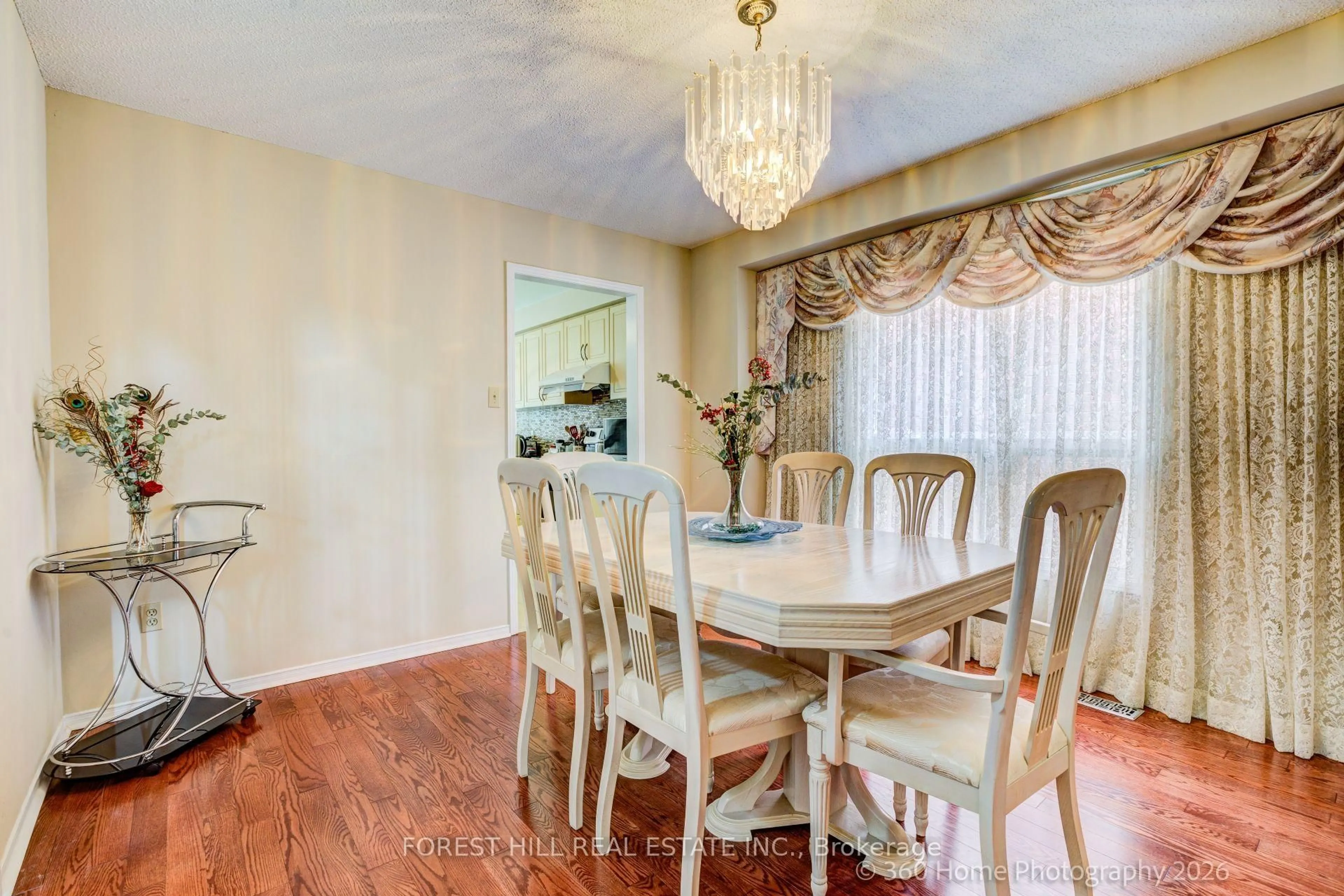 Dining room, wood/laminate floor for 3679 Loyalist Dr, Mississauga Ontario L5L 4S9