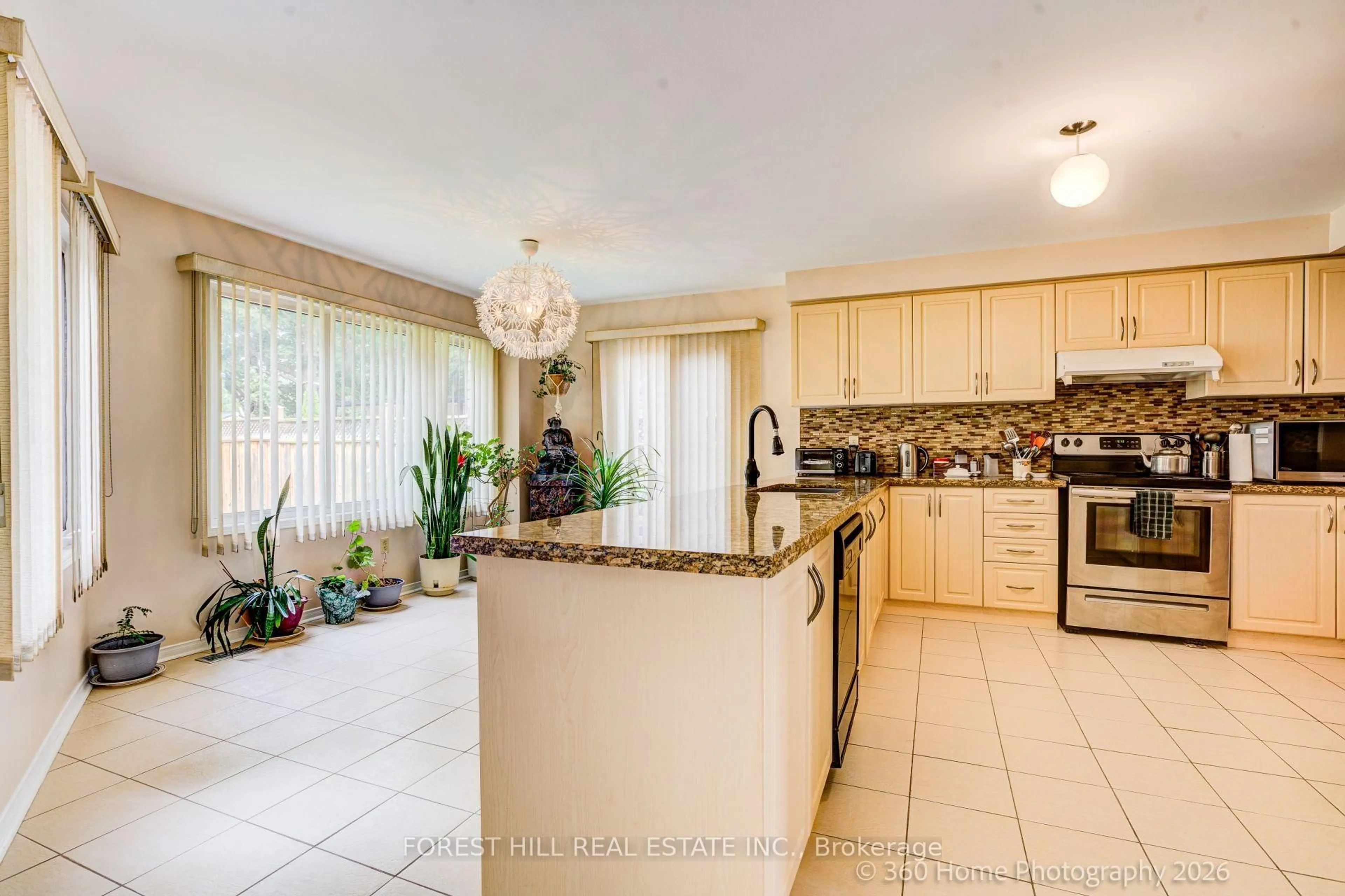 Open concept kitchen, ceramic/tile floor for 3679 Loyalist Dr, Mississauga Ontario L5L 4S9