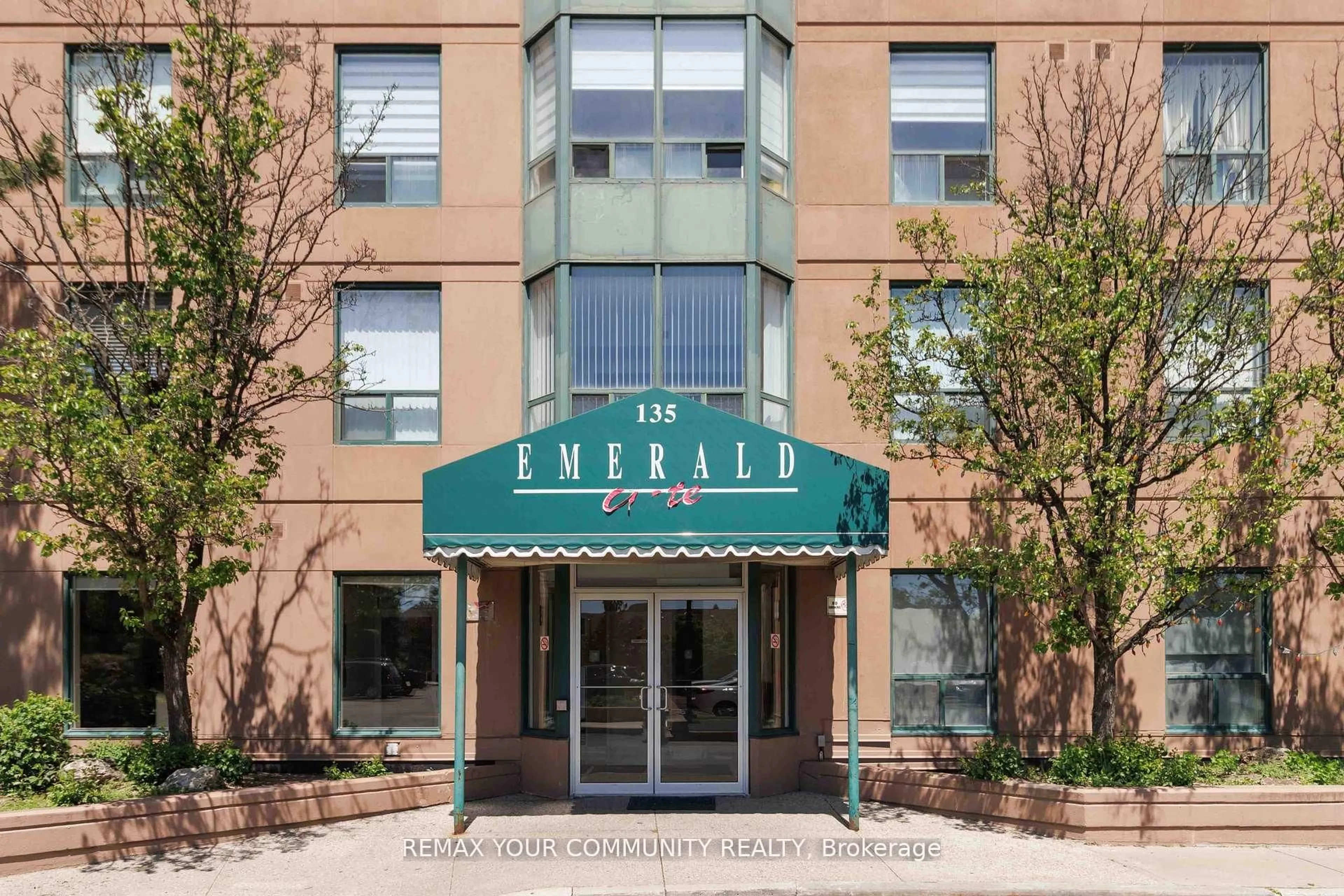 Indoor entryway for 135 Hillcrest Ave #1109, Mississauga Ontario L5B 4B1