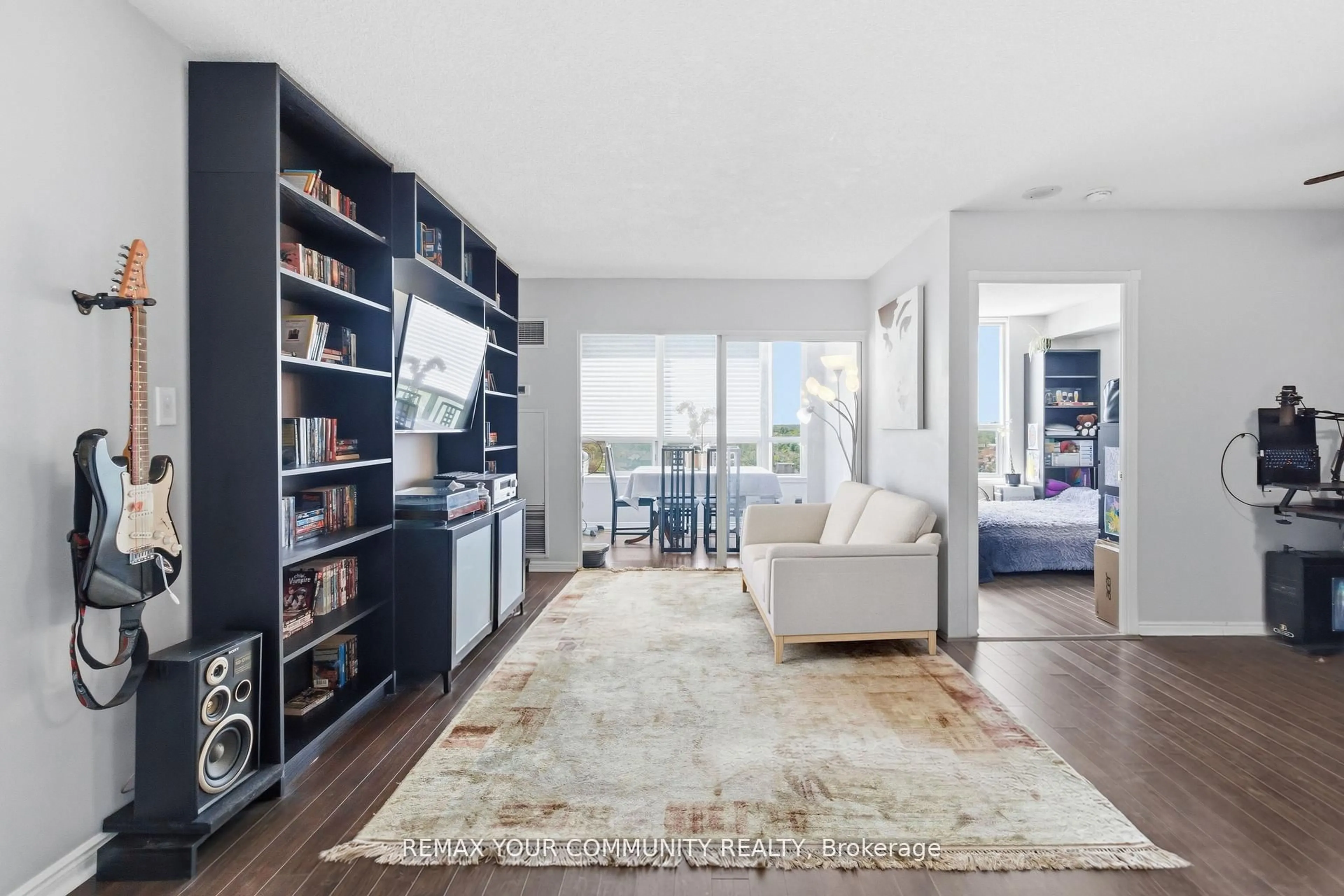 Living room with furniture, unknown for 135 Hillcrest Ave #1109, Mississauga Ontario L5B 4B1