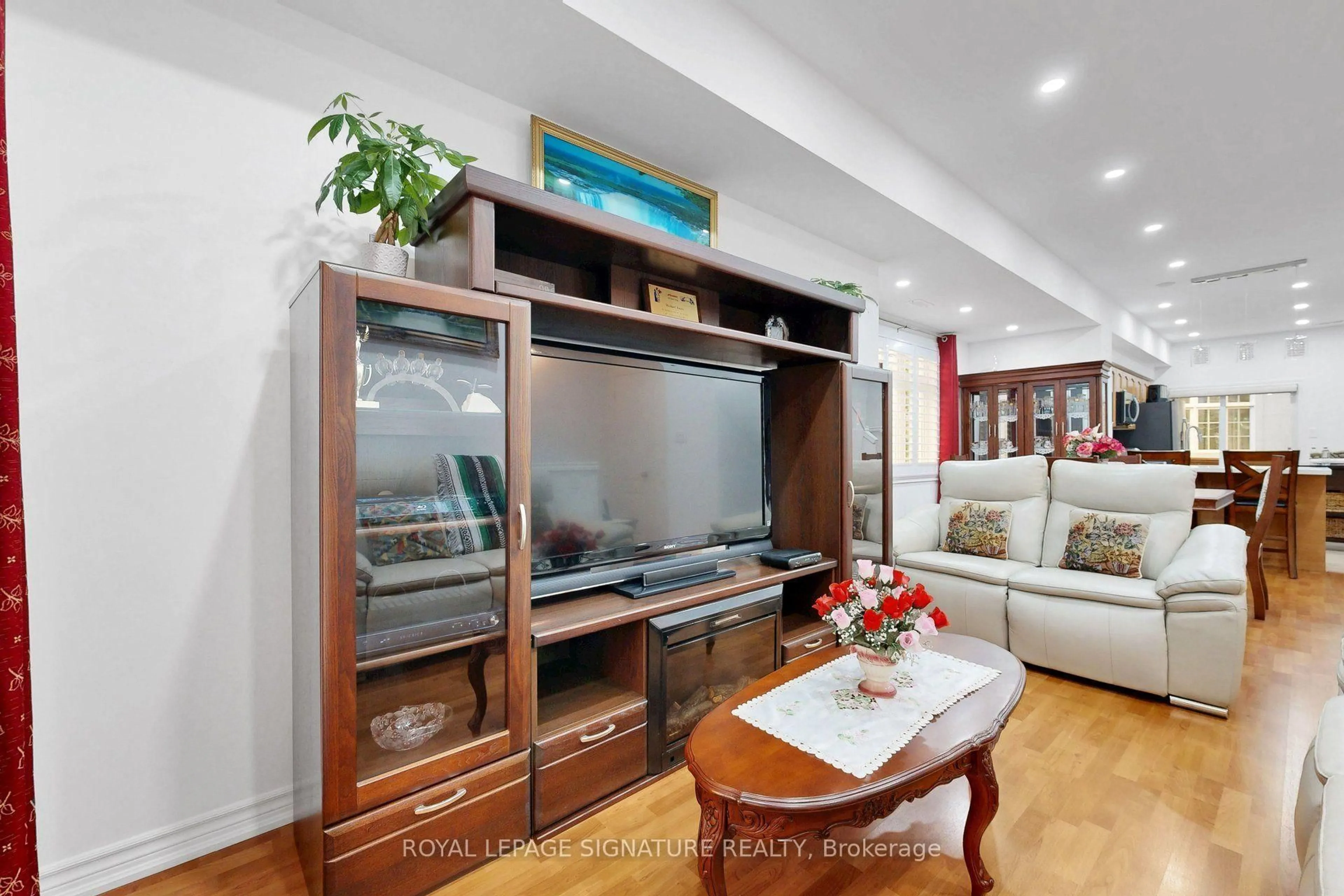 Unknown for 51 Piggott Mews, Toronto Ontario M9N 0A4