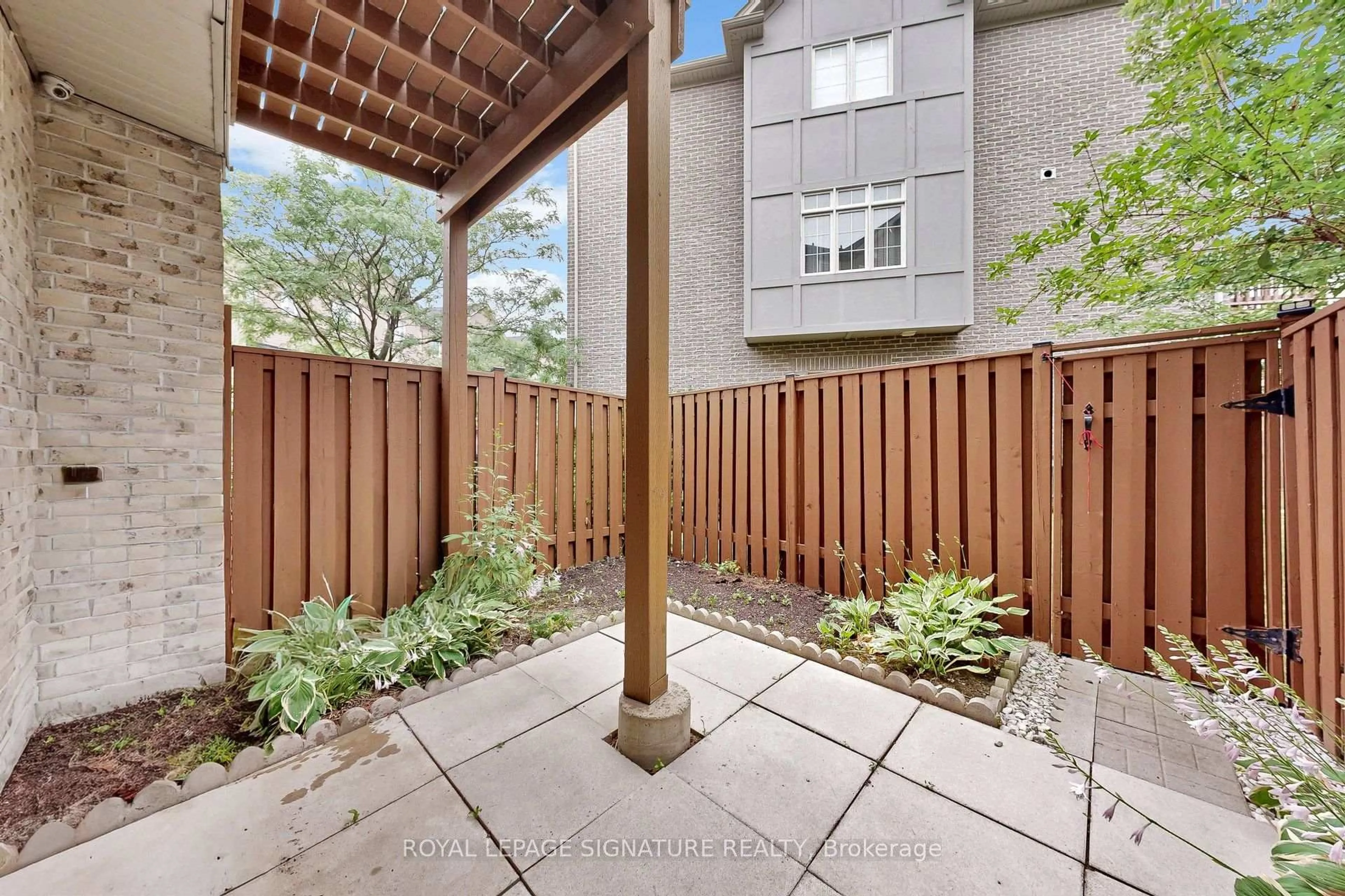 Patio, street for 51 Piggott Mews, Toronto Ontario M9N 0A4