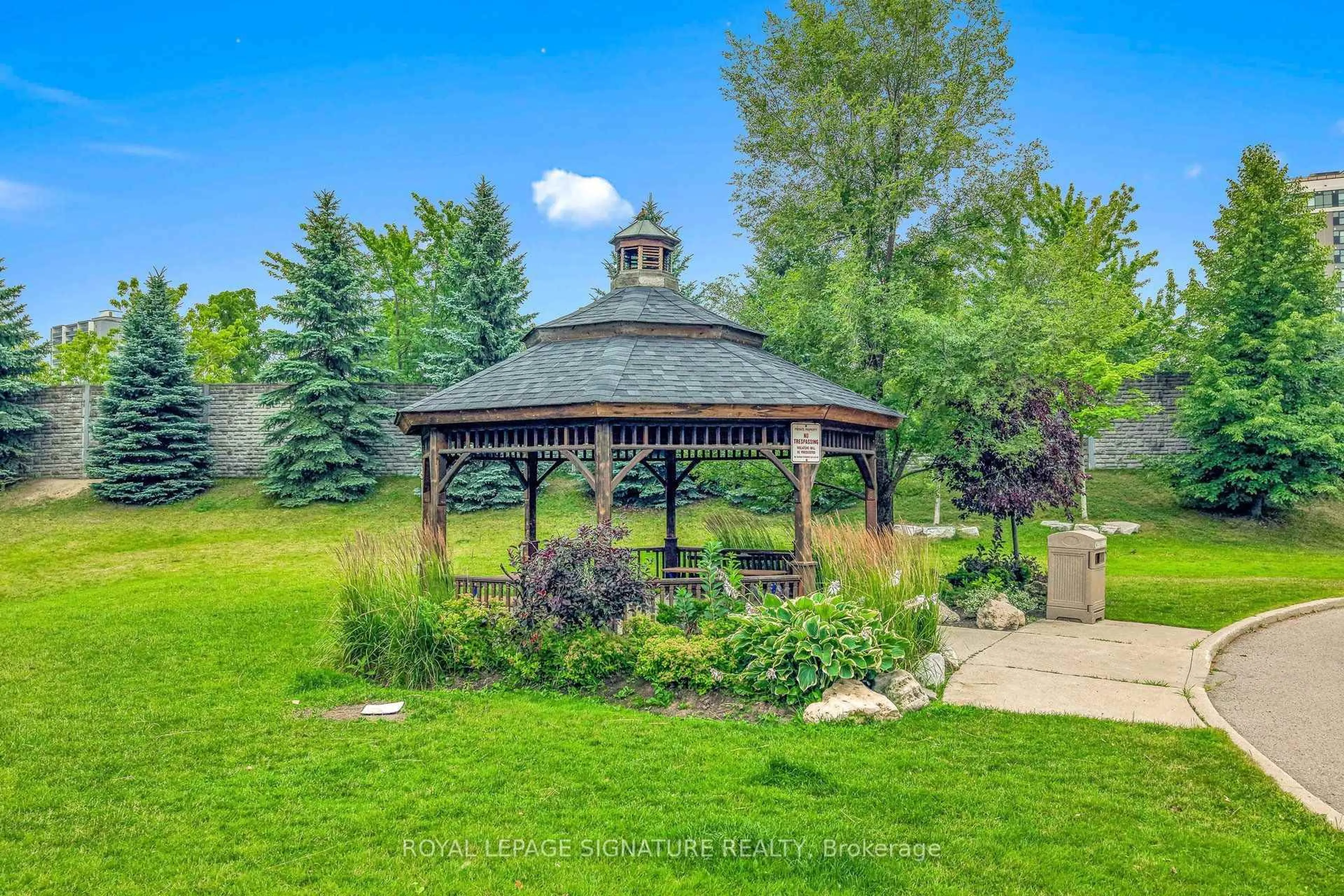 Patio, mountain view for 51 Piggott Mews, Toronto Ontario M9N 0A4