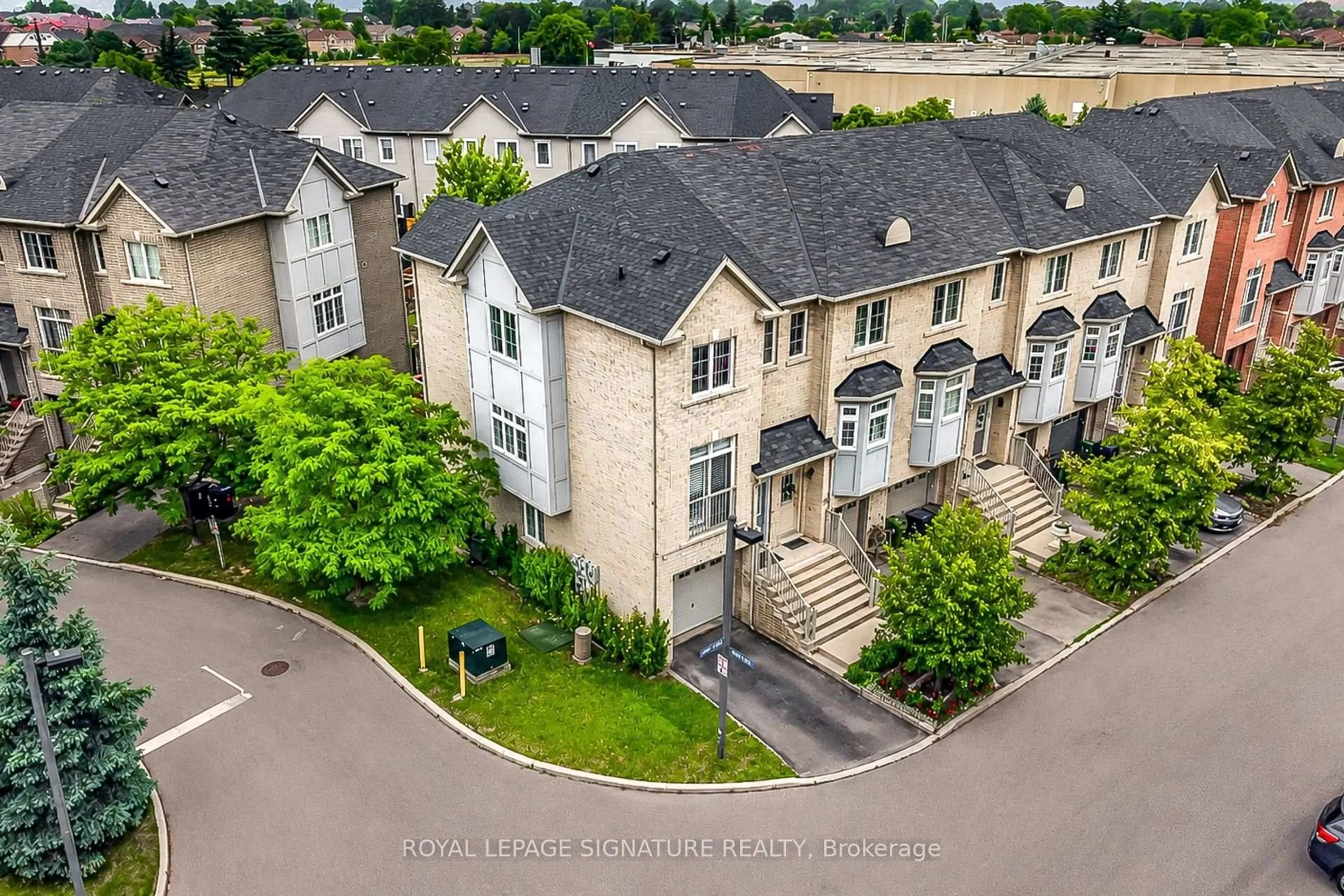 A pic from outside/outdoor area/front of a property/back of a property/a pic from drone, unknown for 51 Piggott Mews, Toronto Ontario M9N 0A4