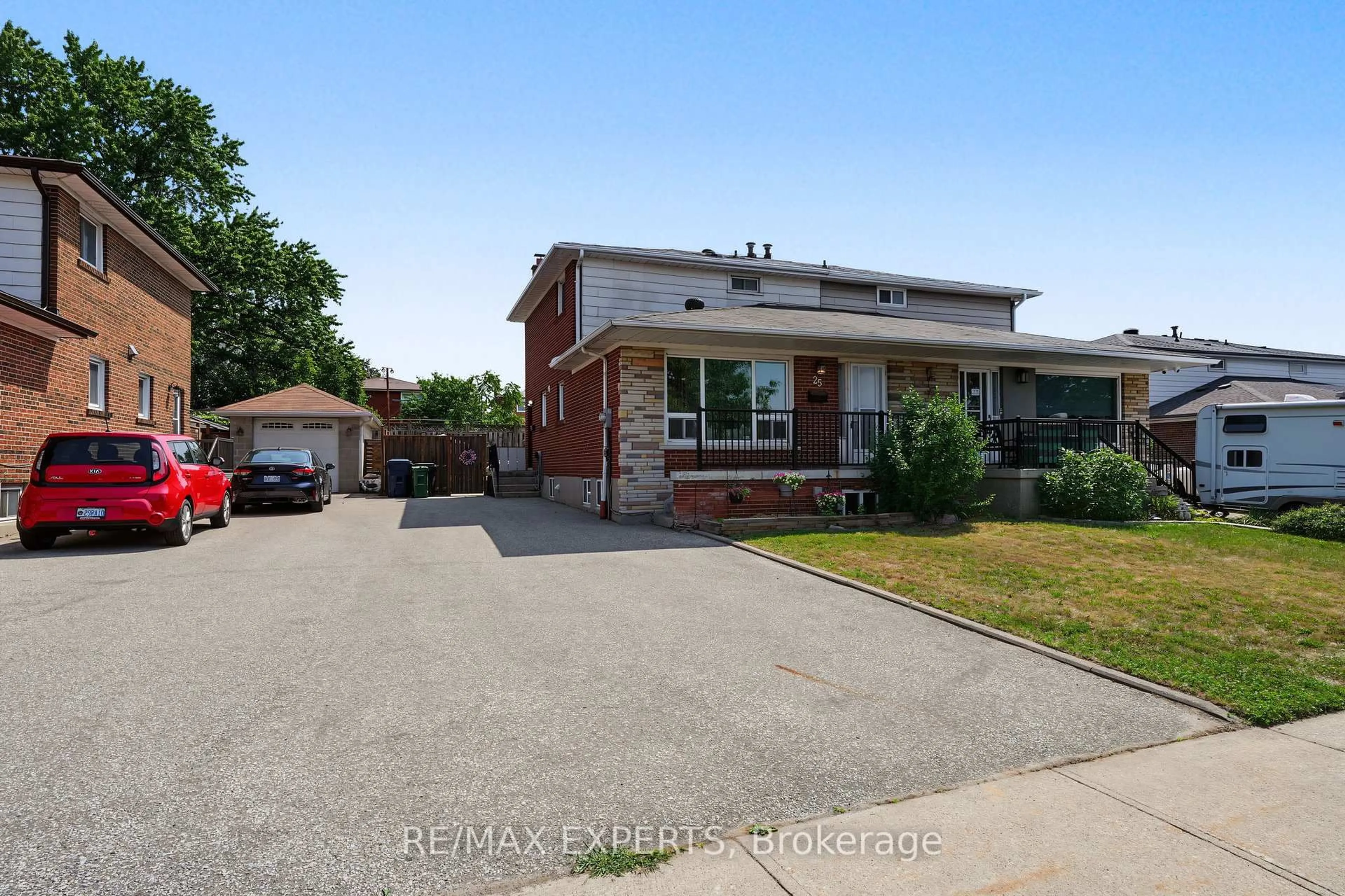 A pic from outside/outdoor area/front of a property/back of a property/a pic from drone, street for 25 Riverton Dr, Toronto Ontario M9L 2N8