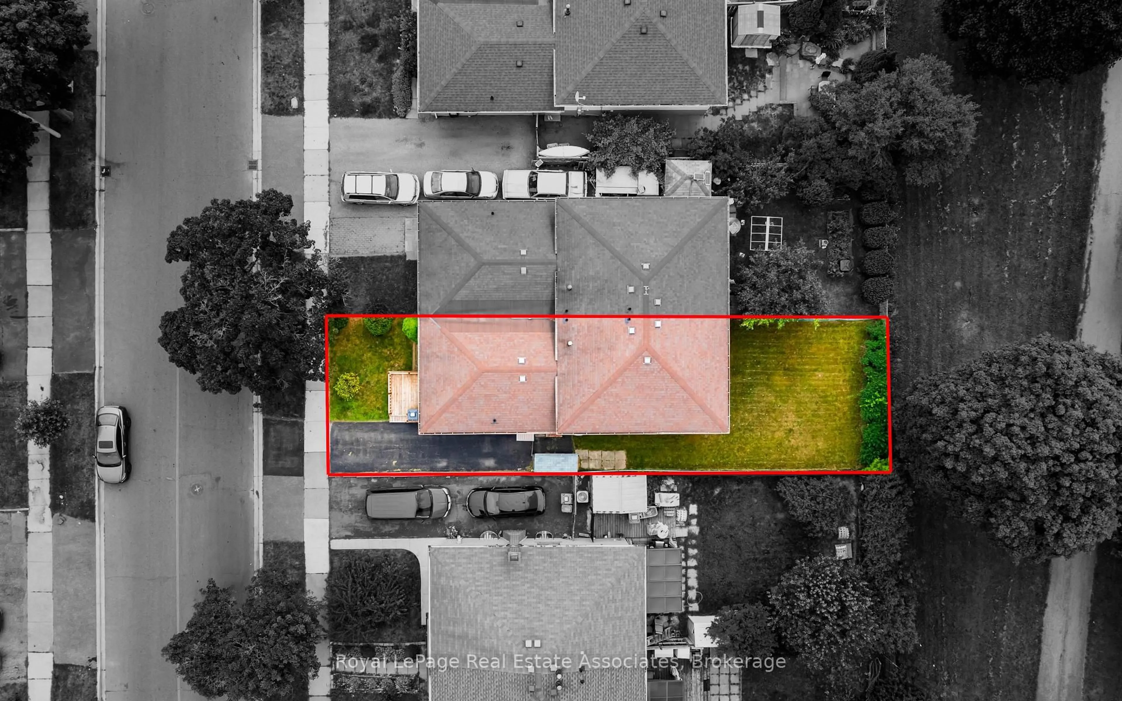 A pic from outside/outdoor area/front of a property/back of a property/a pic from drone, street for 256 Archdekin Dr, Brampton Ontario L6V 1Z2