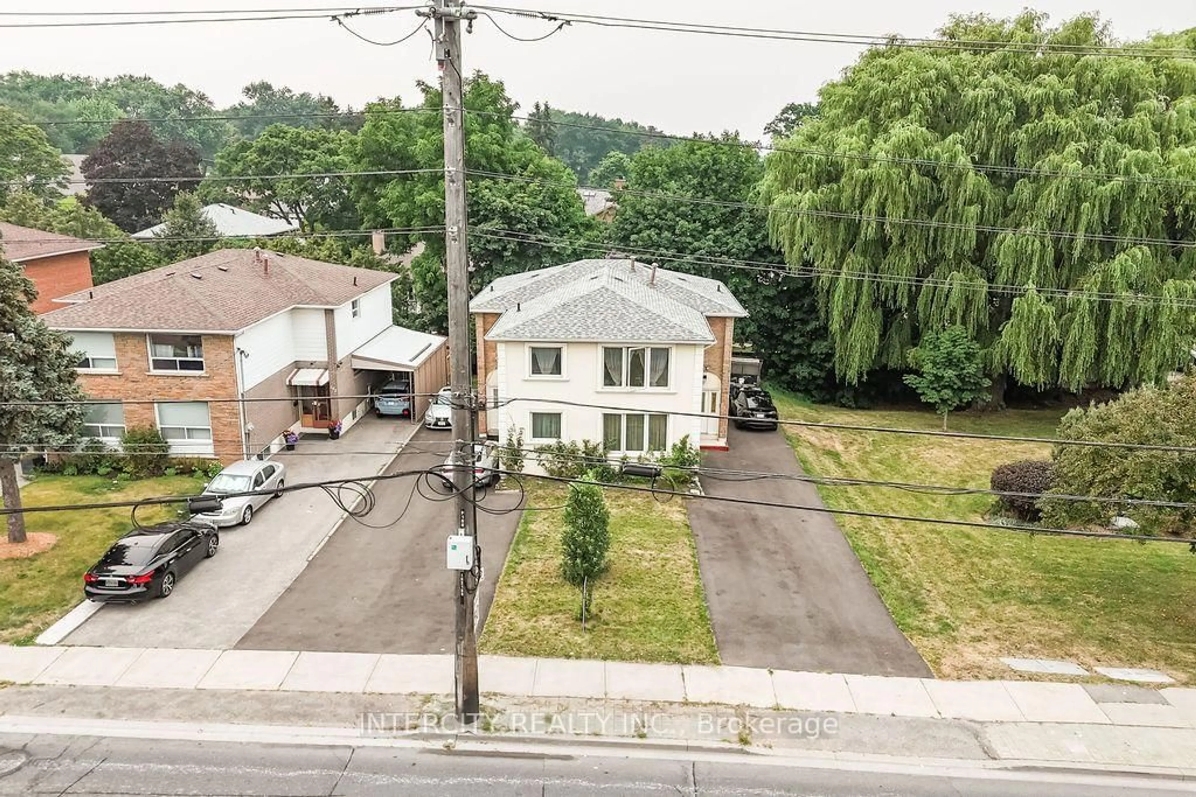 A pic from outside/outdoor area/front of a property/back of a property/a pic from drone, street for 100 Dixon Rd, Toronto Ontario M9P 2L6