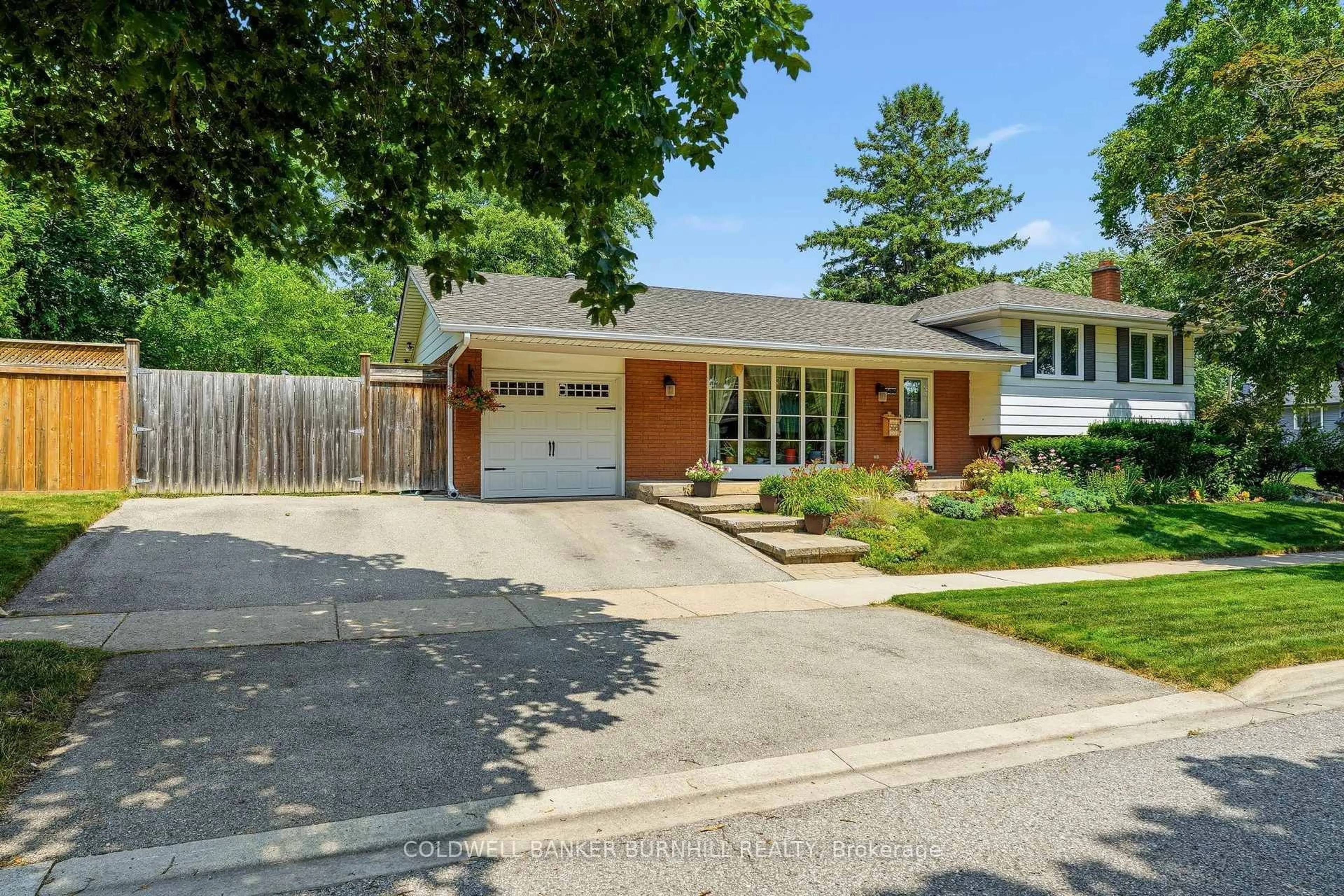 Home with brick exterior material, street for 569 Parkside Cres, Burlington Ontario L7L 4H2