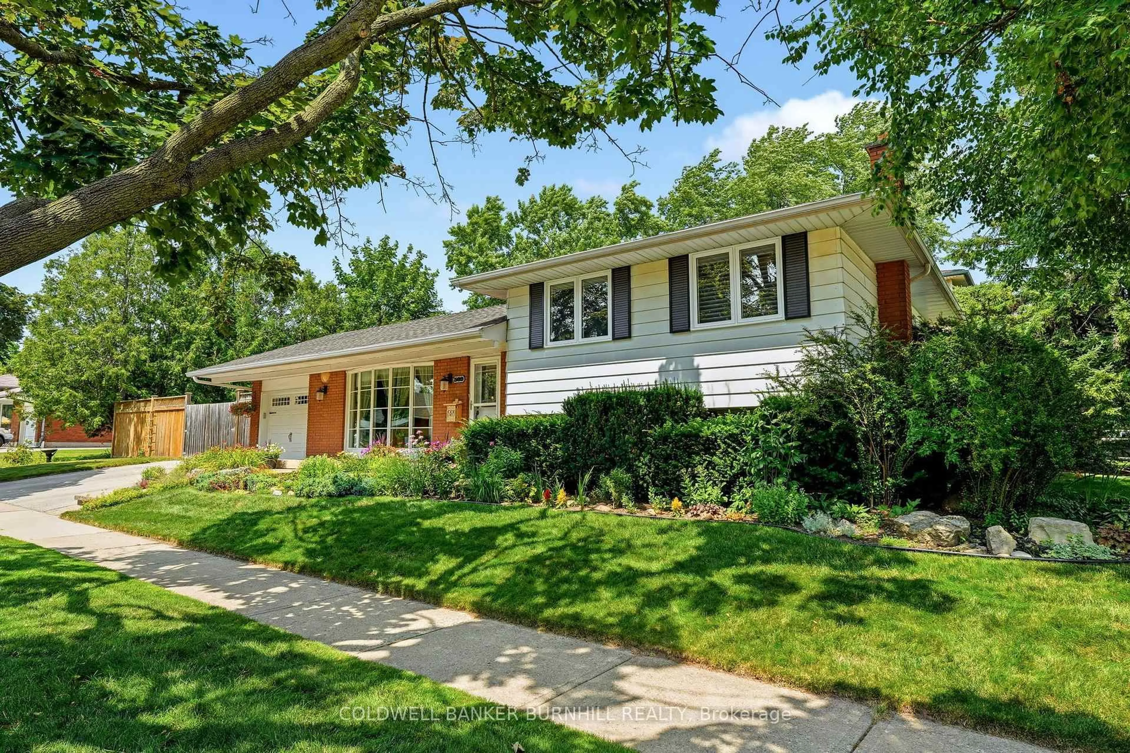 Home with vinyl exterior material, street for 569 Parkside Cres, Burlington Ontario L7L 4H2