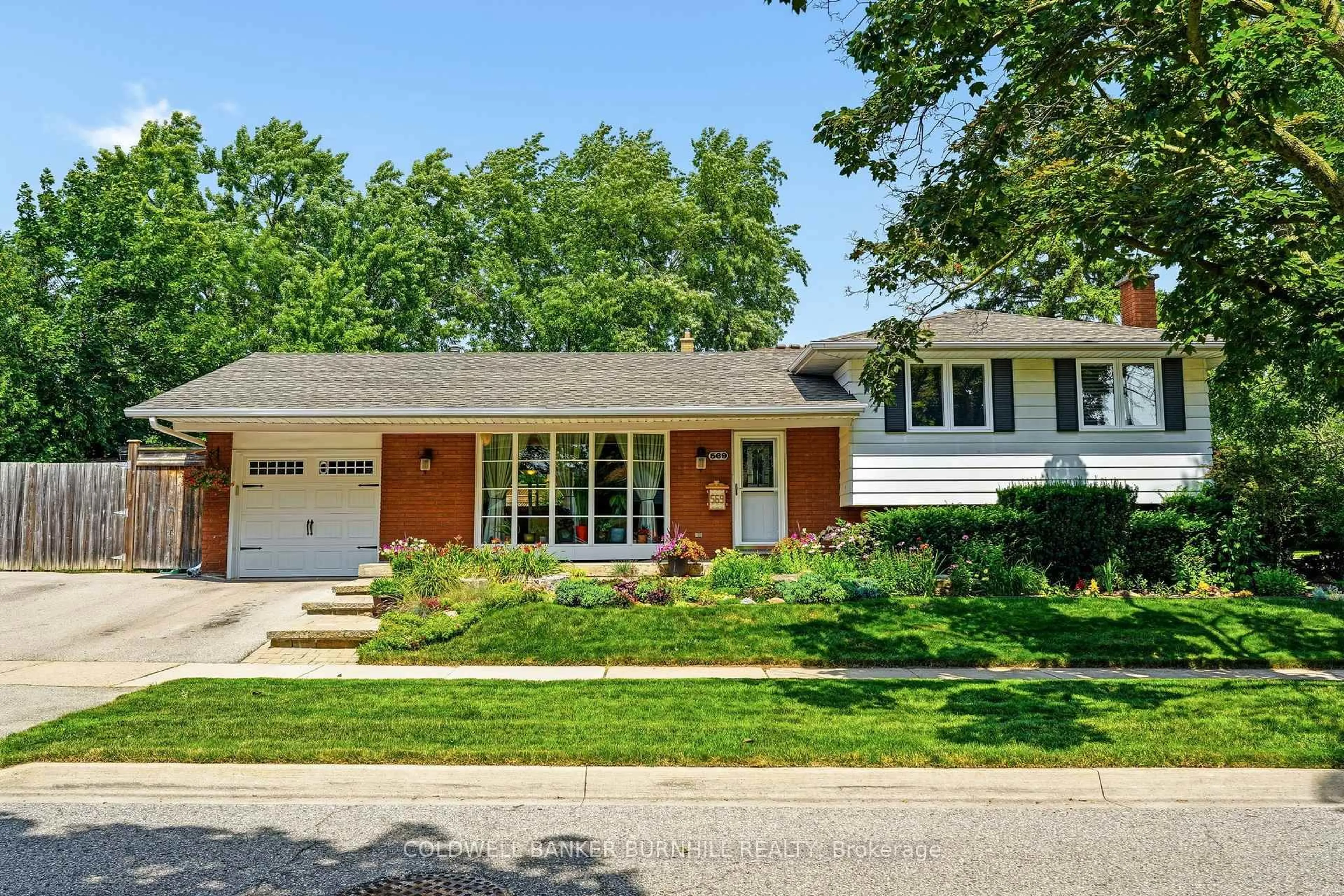 Home with brick exterior material, street for 569 Parkside Cres, Burlington Ontario L7L 4H2