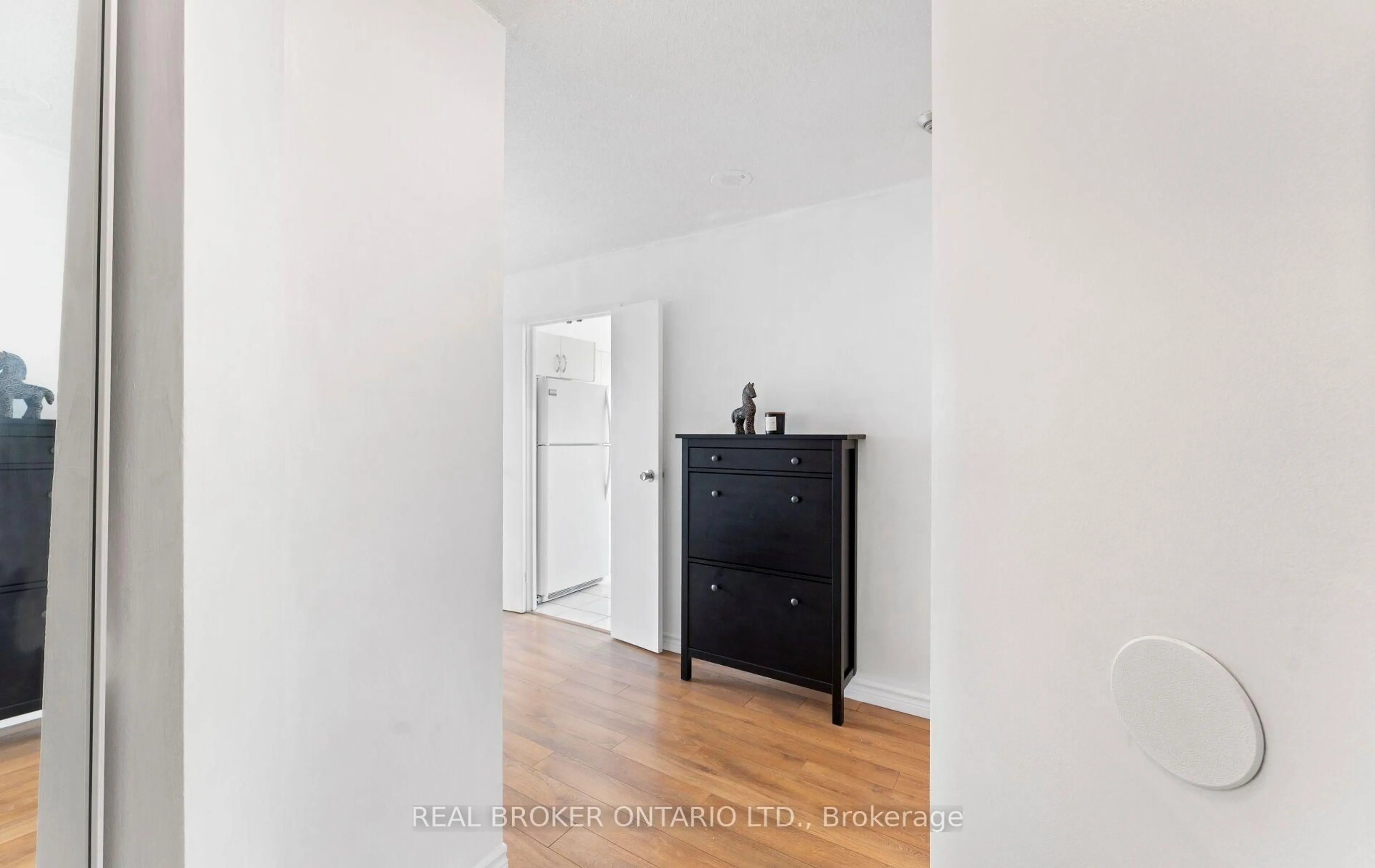 A pic of a room for 3077 Weston Rd #1809, Toronto Ontario M9M 3A1