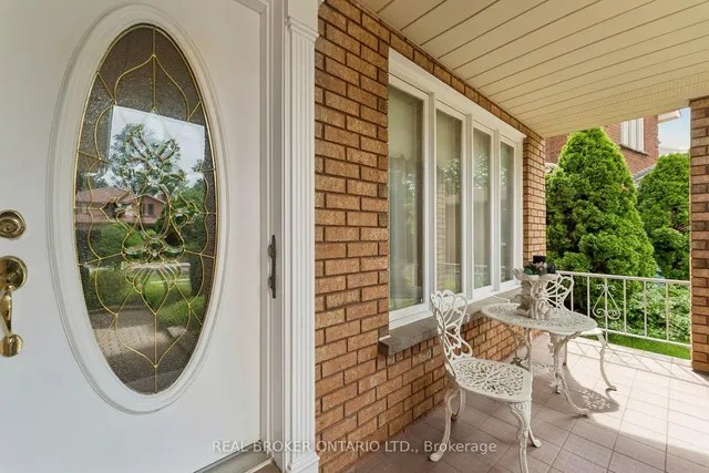 102 Coronation Circ, Brampton 3