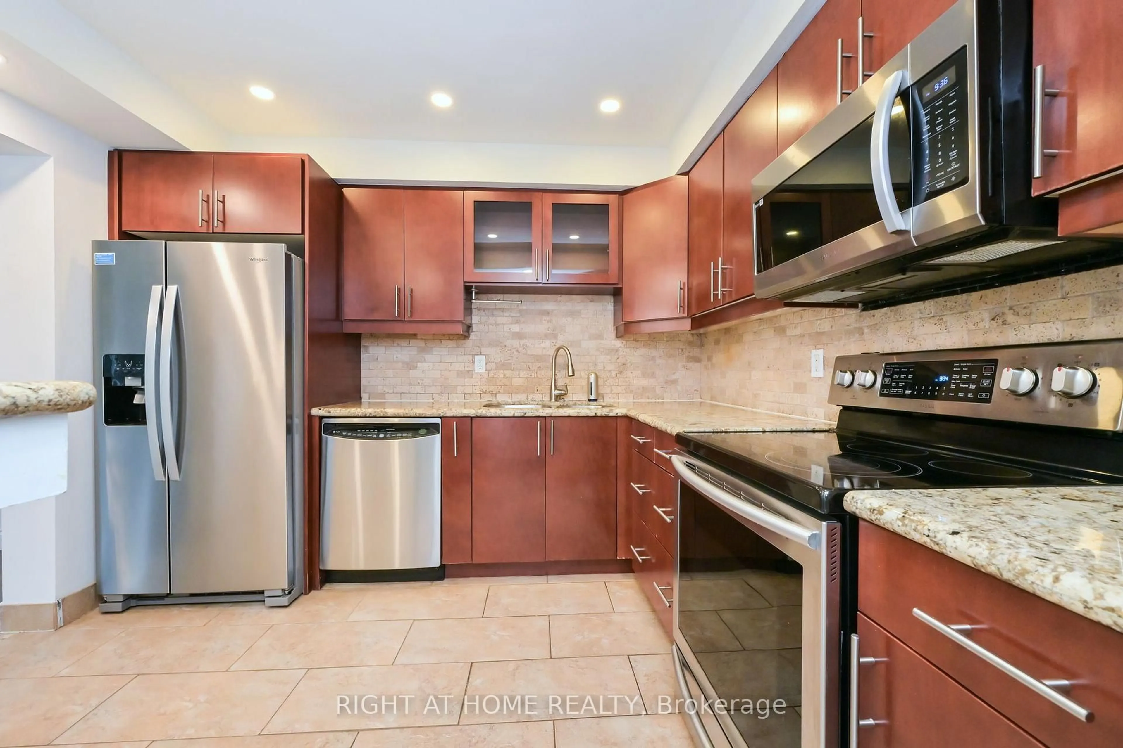 Standard kitchen, ceramic/tile floor for 2120 Rathburn Rd #32, Mississauga Ontario L4W 2S8