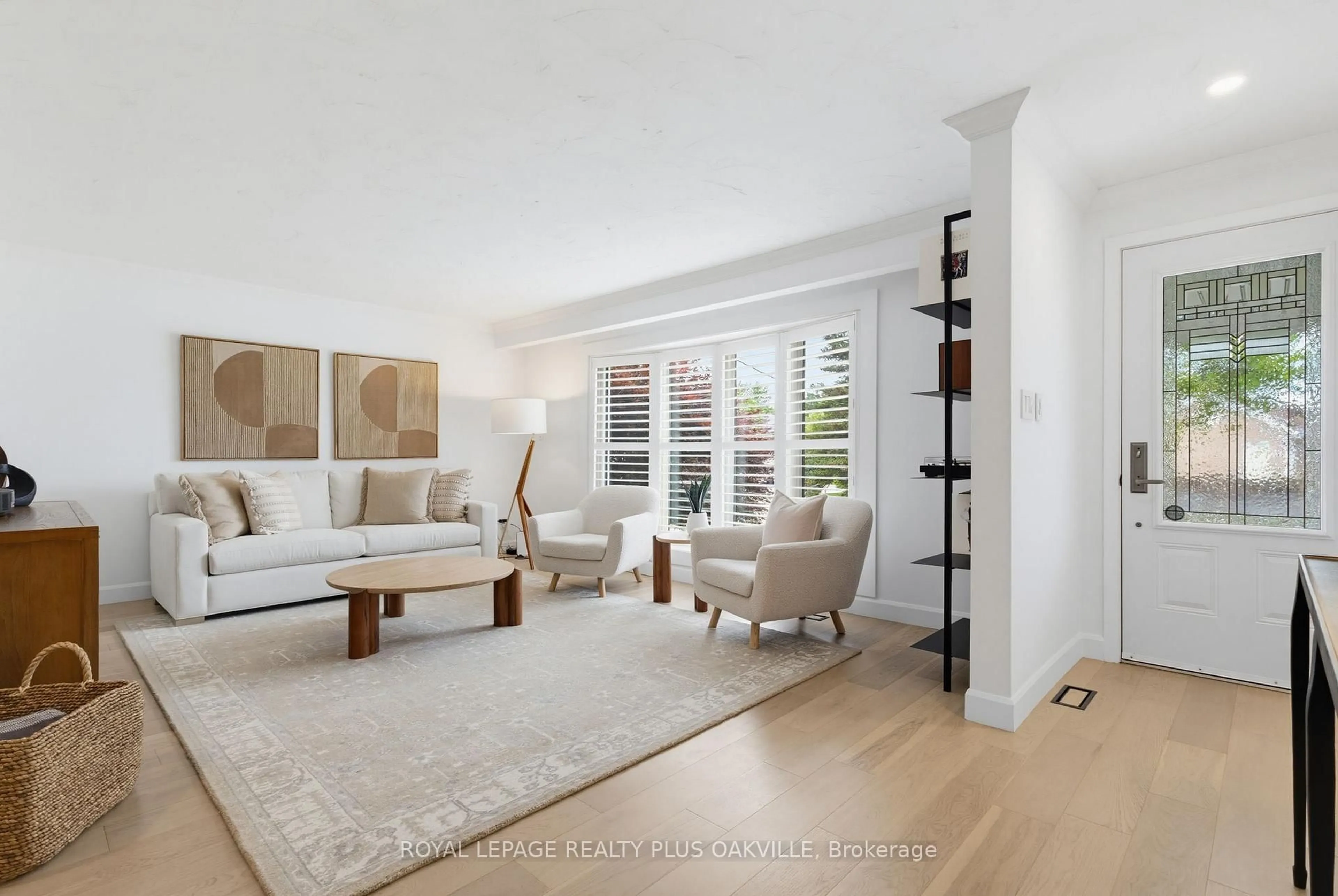 Living room with furniture, unknown for 336 Tuck Dr, Burlington Ontario L7L 2R3