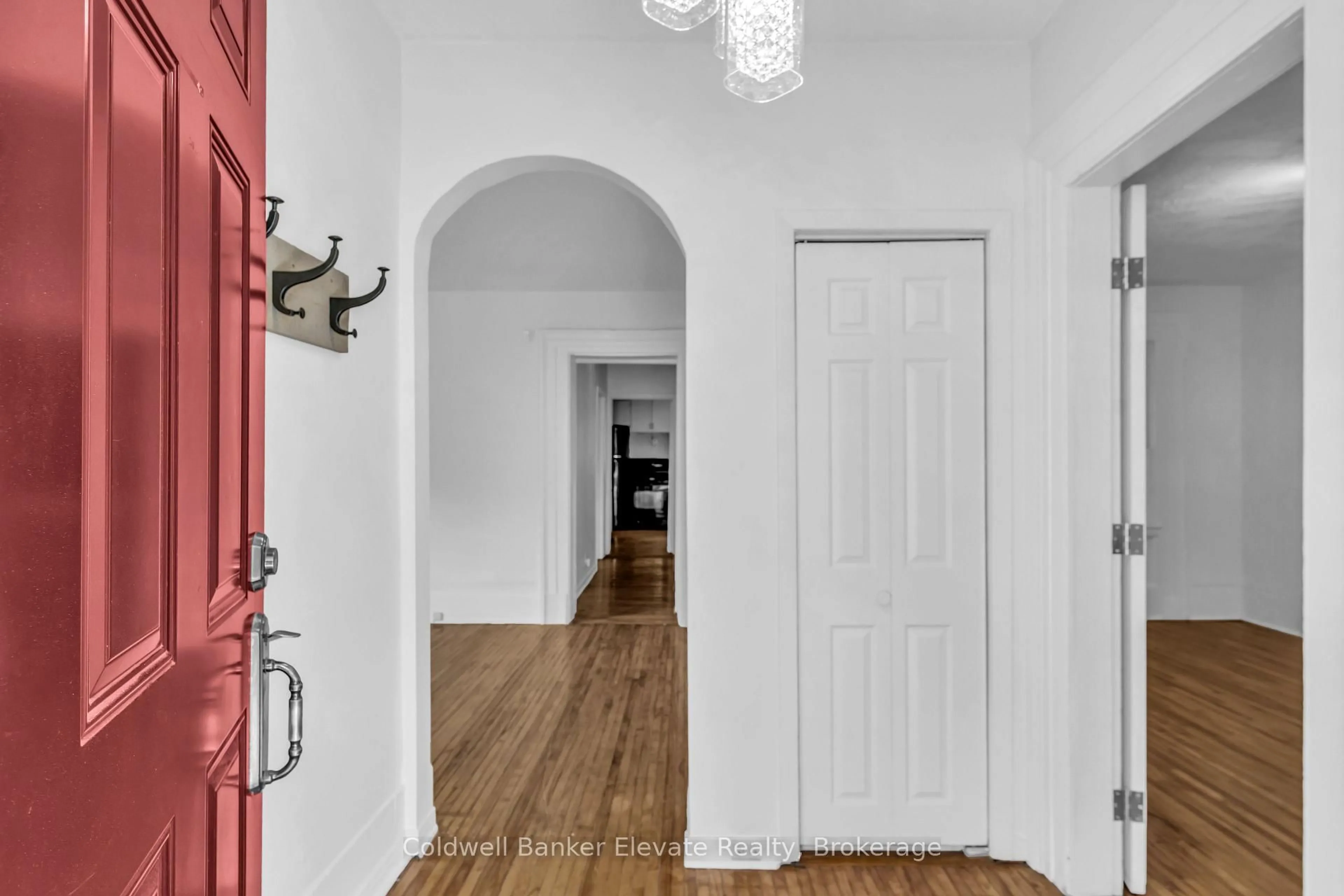 Indoor entryway for 127 Main St, Halton Hills Ontario L7G 3E5