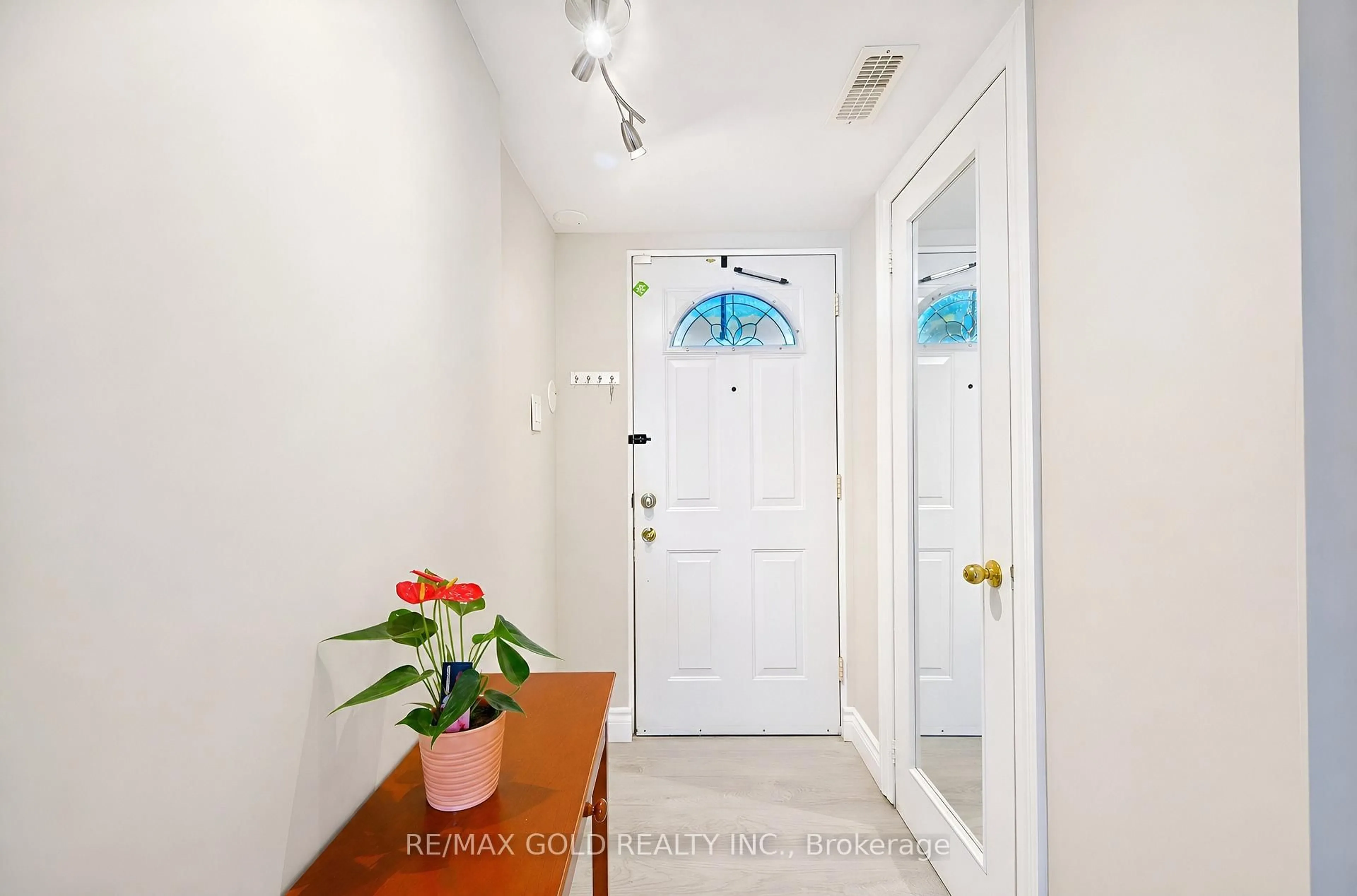 Indoor entryway for 180 Mississauga Valley Blvd #87, Mississauga Ontario L5A 3M2