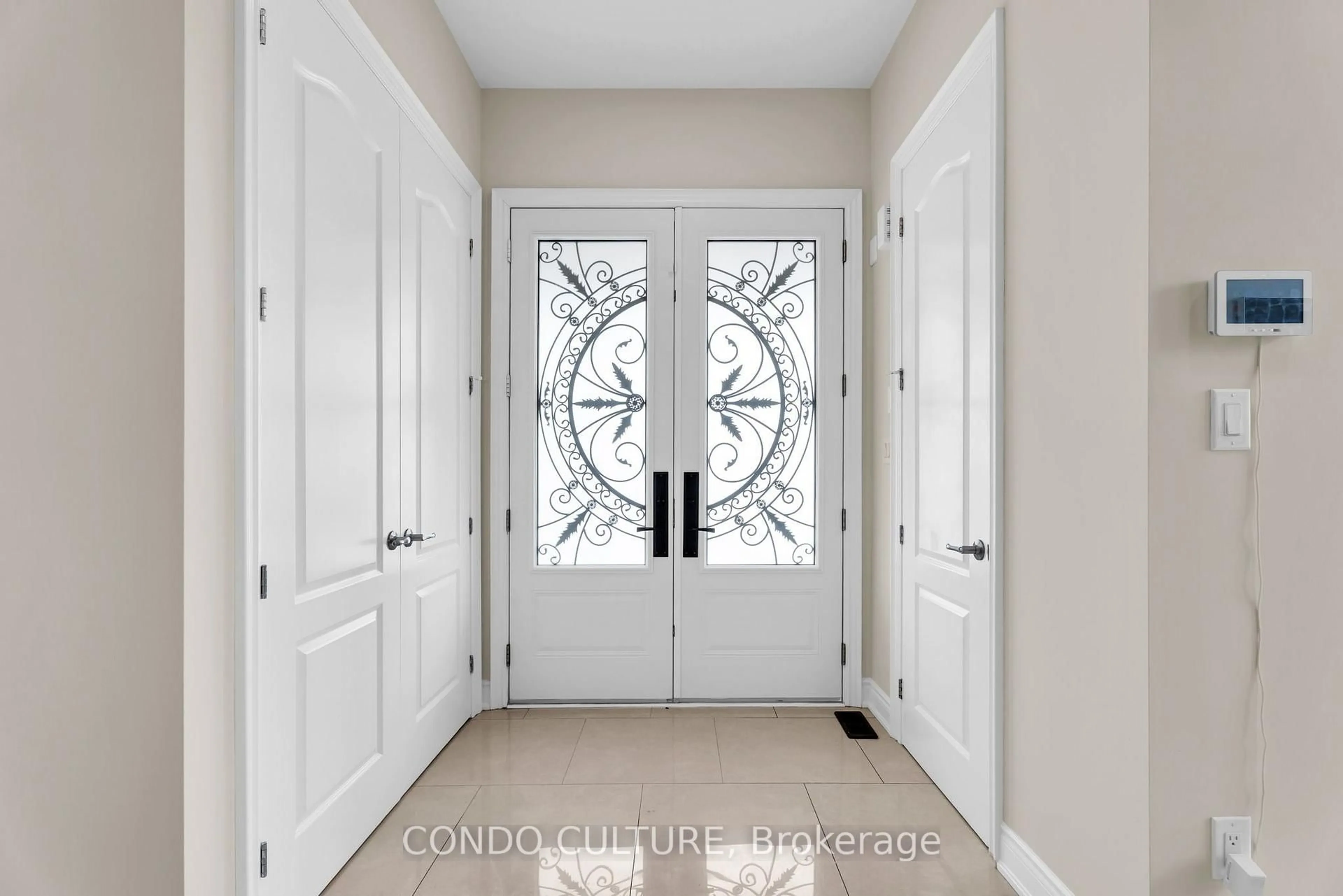 Indoor entryway for 23 Martin Byrne Dr, Brampton Ontario L6P 4G2