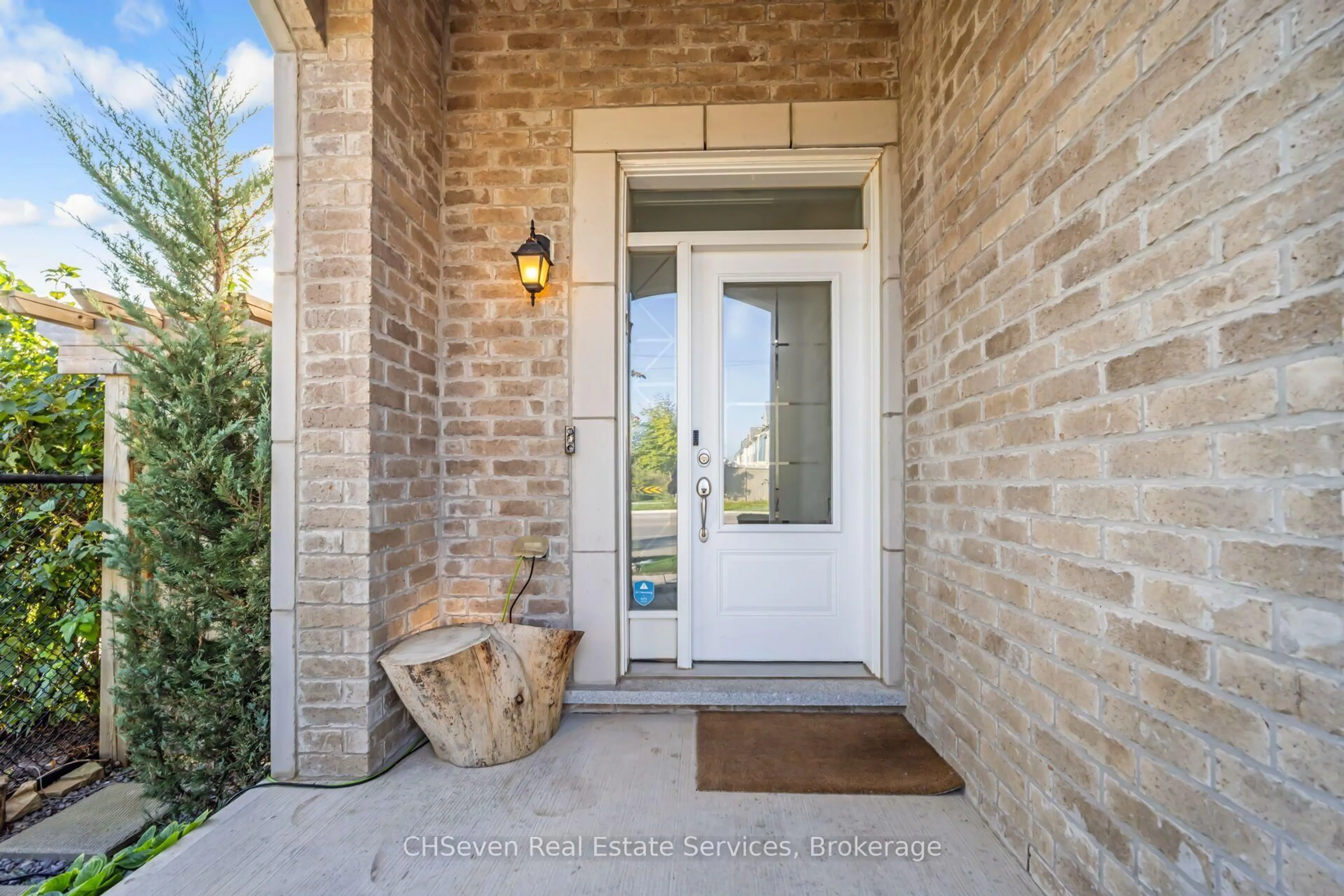 Indoor entryway for 486 Etheridge Ave, Milton Ontario L9E 0A8