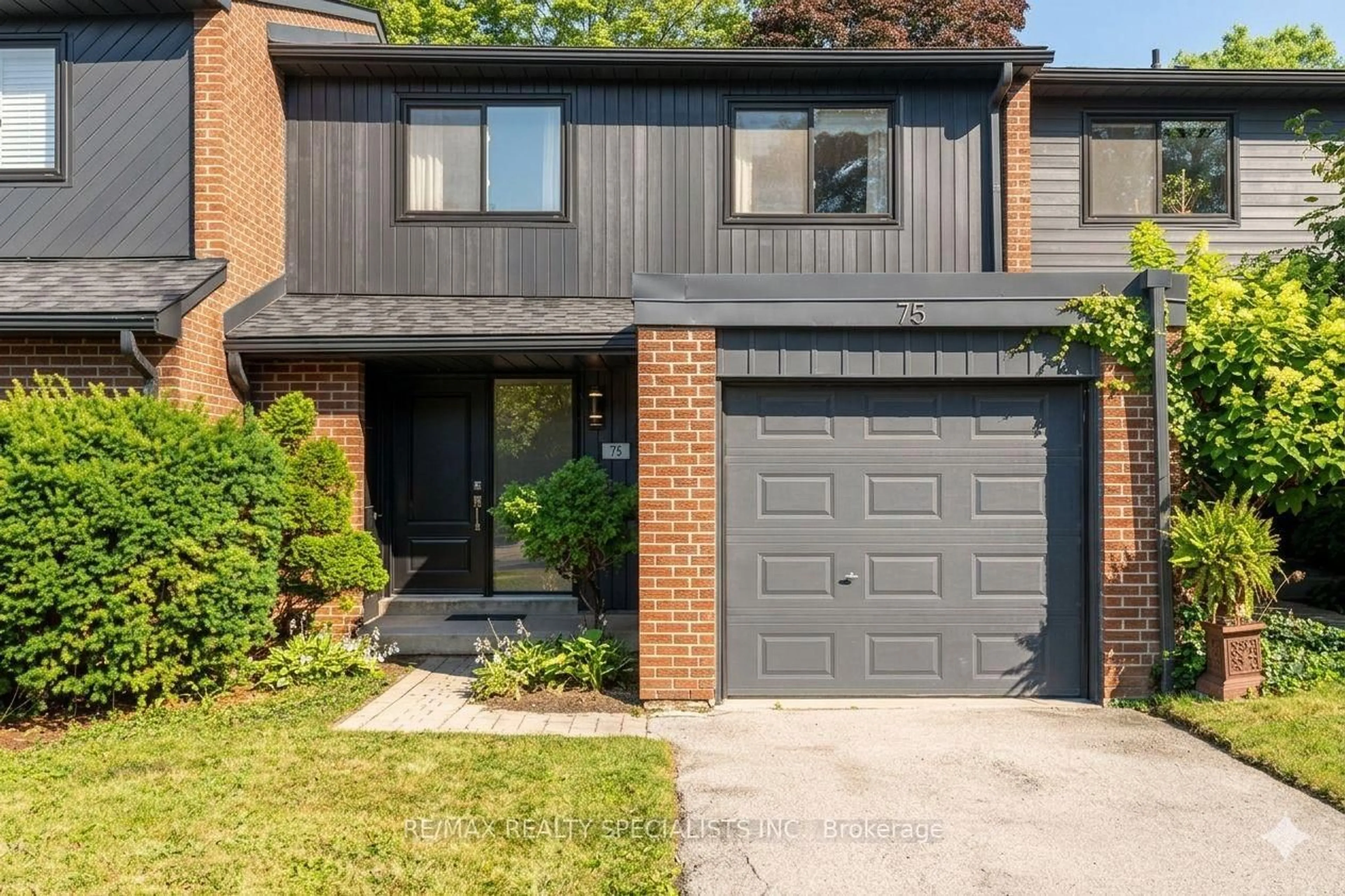 Home with brick exterior material, street for 20 Mineola Rd #75, Mississauga Ontario L5G 4N9