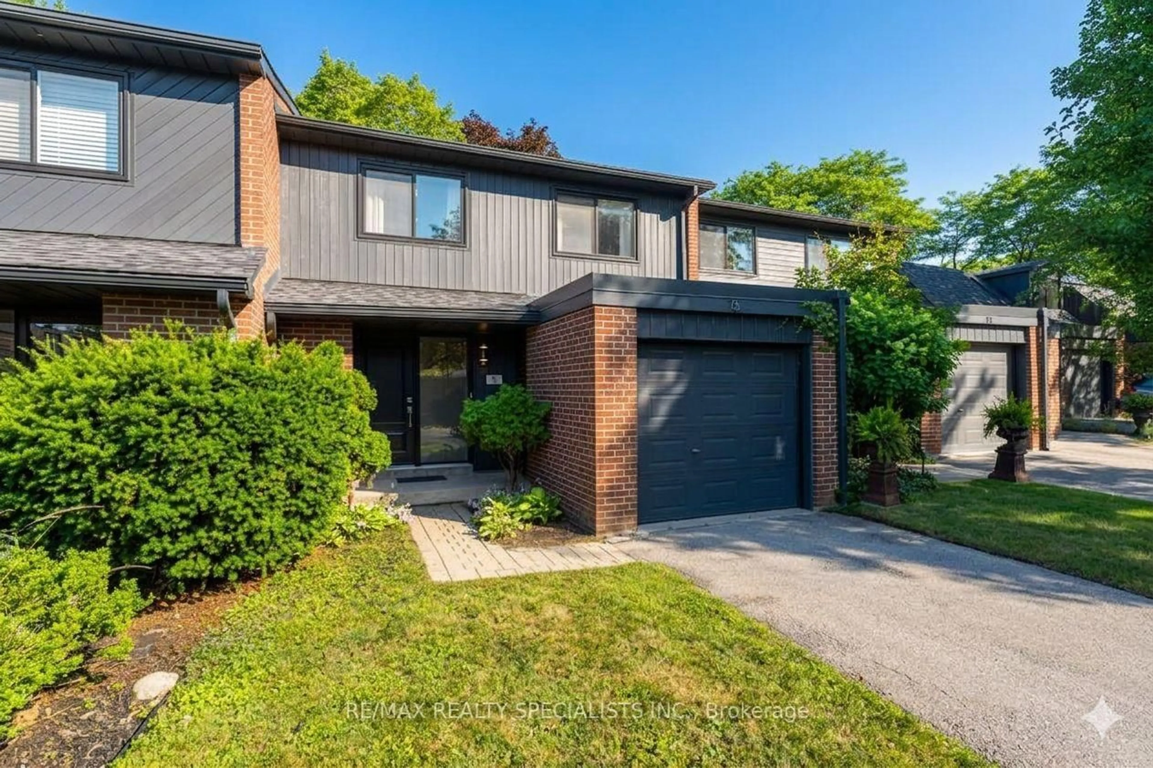 Home with brick exterior material, street for 20 Mineola Rd #75, Mississauga Ontario L5G 4N9