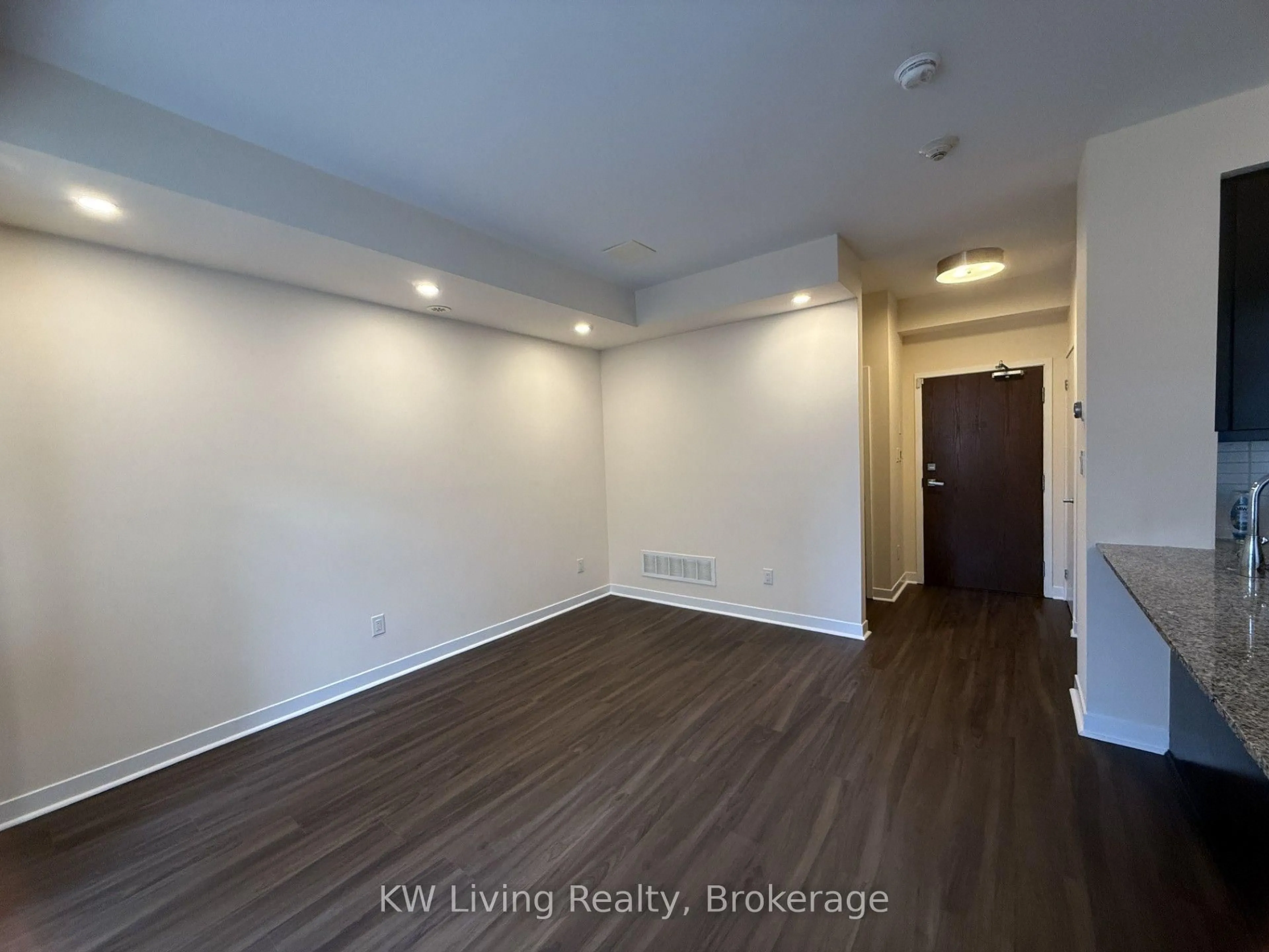 A pic of a room for 370 Square One Dr #128(28), Mississauga Ontario L5B 0E6