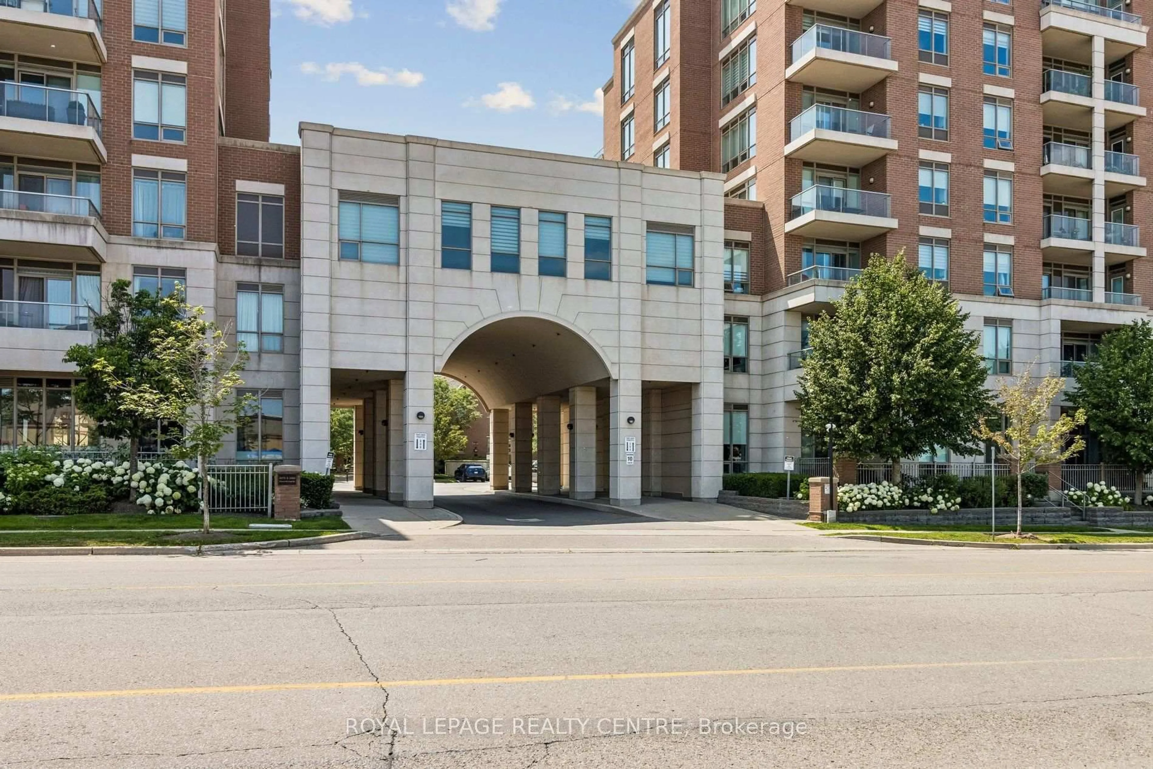 Indoor foyer for 2480 Prince Michael Dr #706, Oakville Ontario L6H 0H1