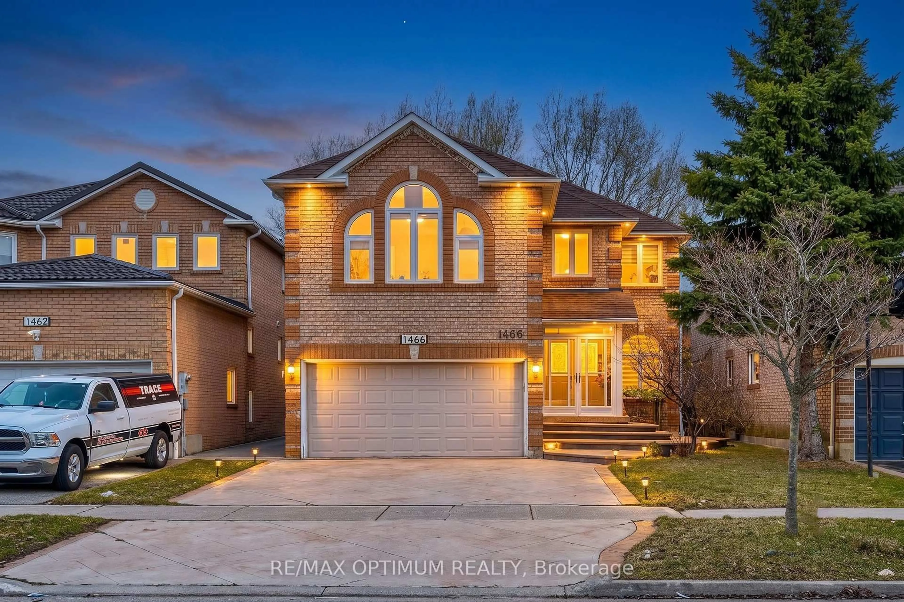 Home with brick exterior material, street for 1466 Willowvale Gdns, Mississauga Ontario L5V 1T7
