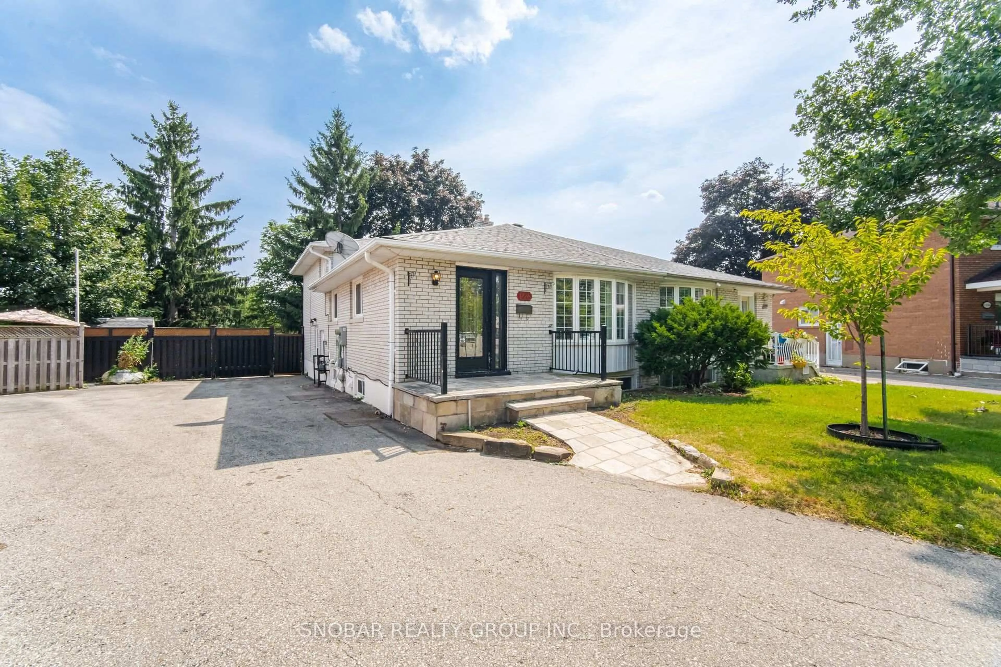 Unknown for 1228 Shamir Cres, Mississauga Ontario L5C 1L1