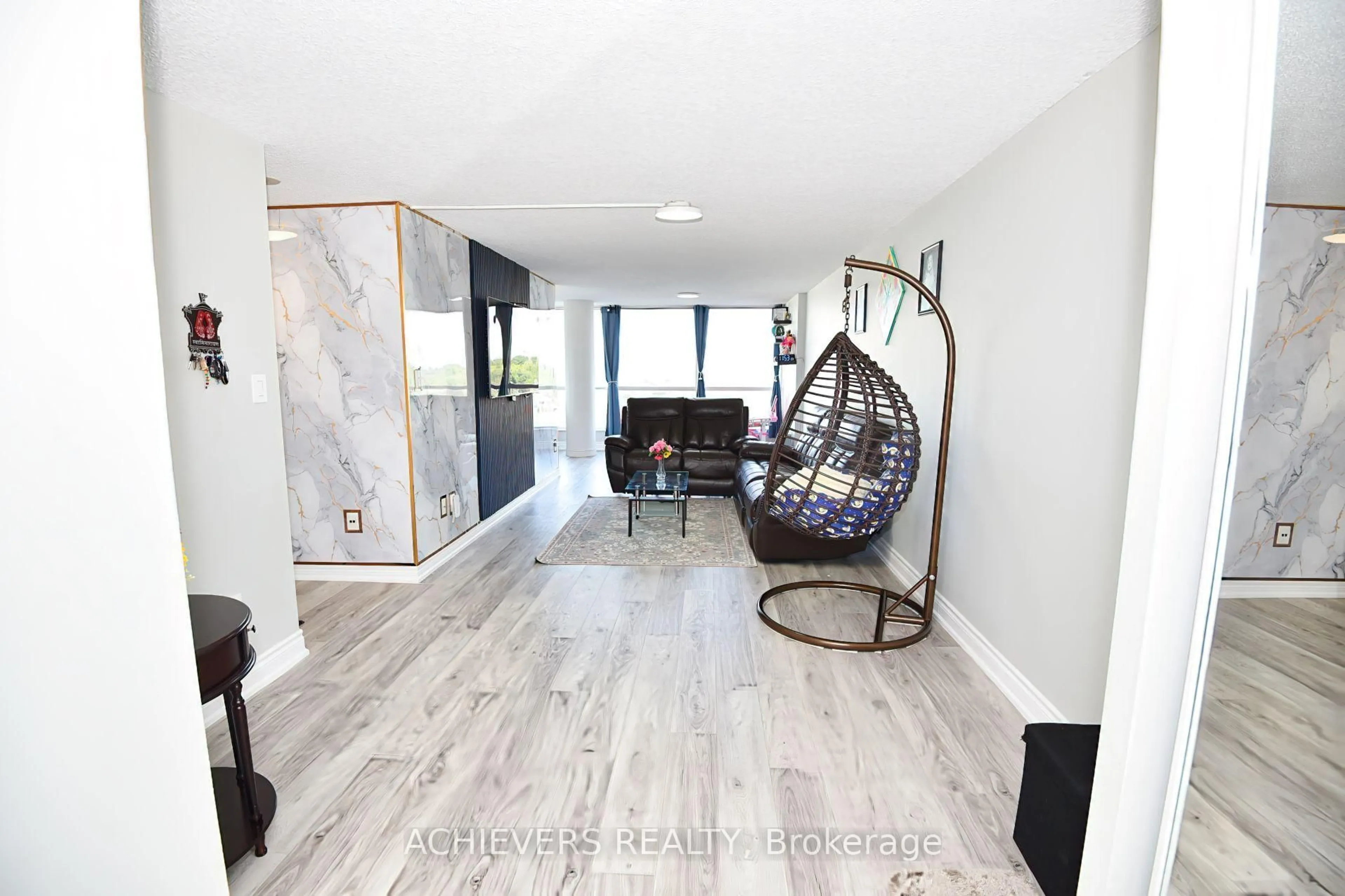 Indoor entryway for 1 Rowntree Rd #914, Toronto Ontario M9V 5G7