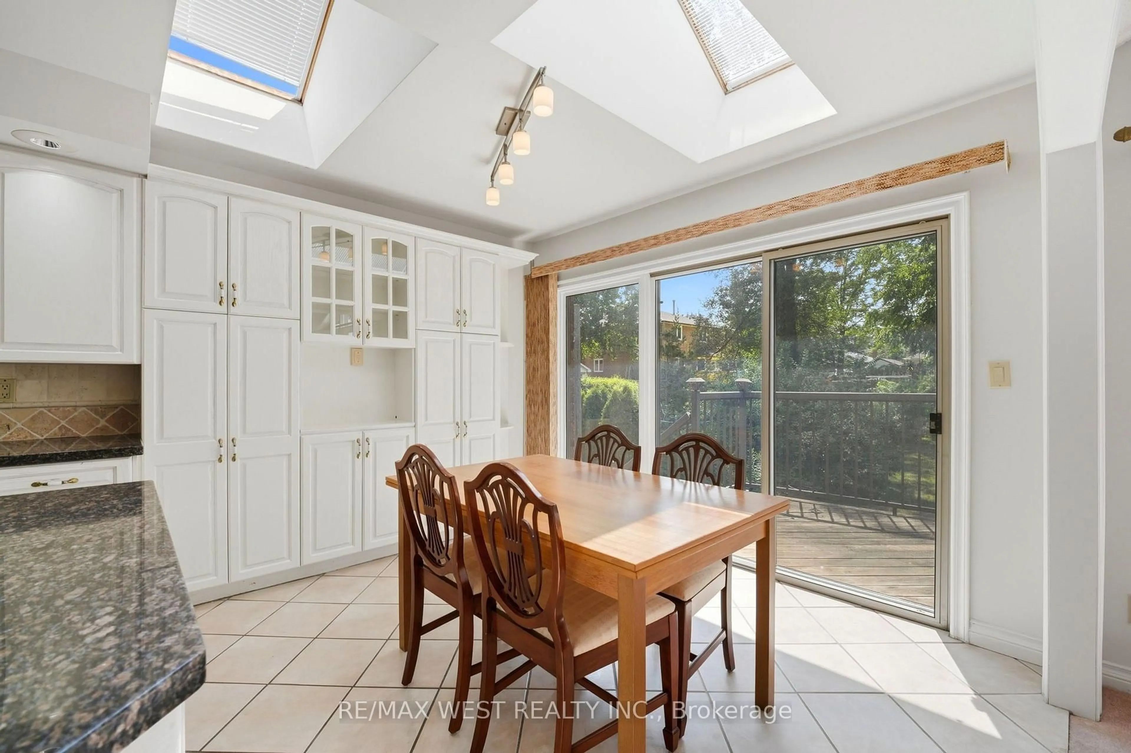 Dining room, ceramic/tile floor for 88 Riverdale Dr, Toronto Ontario M9V 2T9
