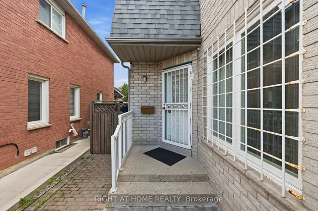12 Newman Crt, Brampton 3